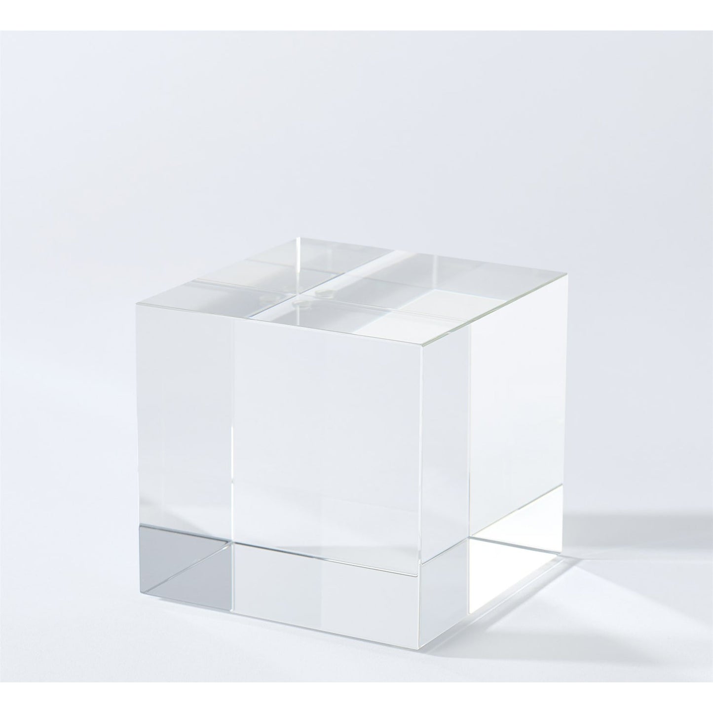 004 SR-891678 | Primary Silo | Crystal Cube Riser by Global Views. Made from crystal in a modern style.