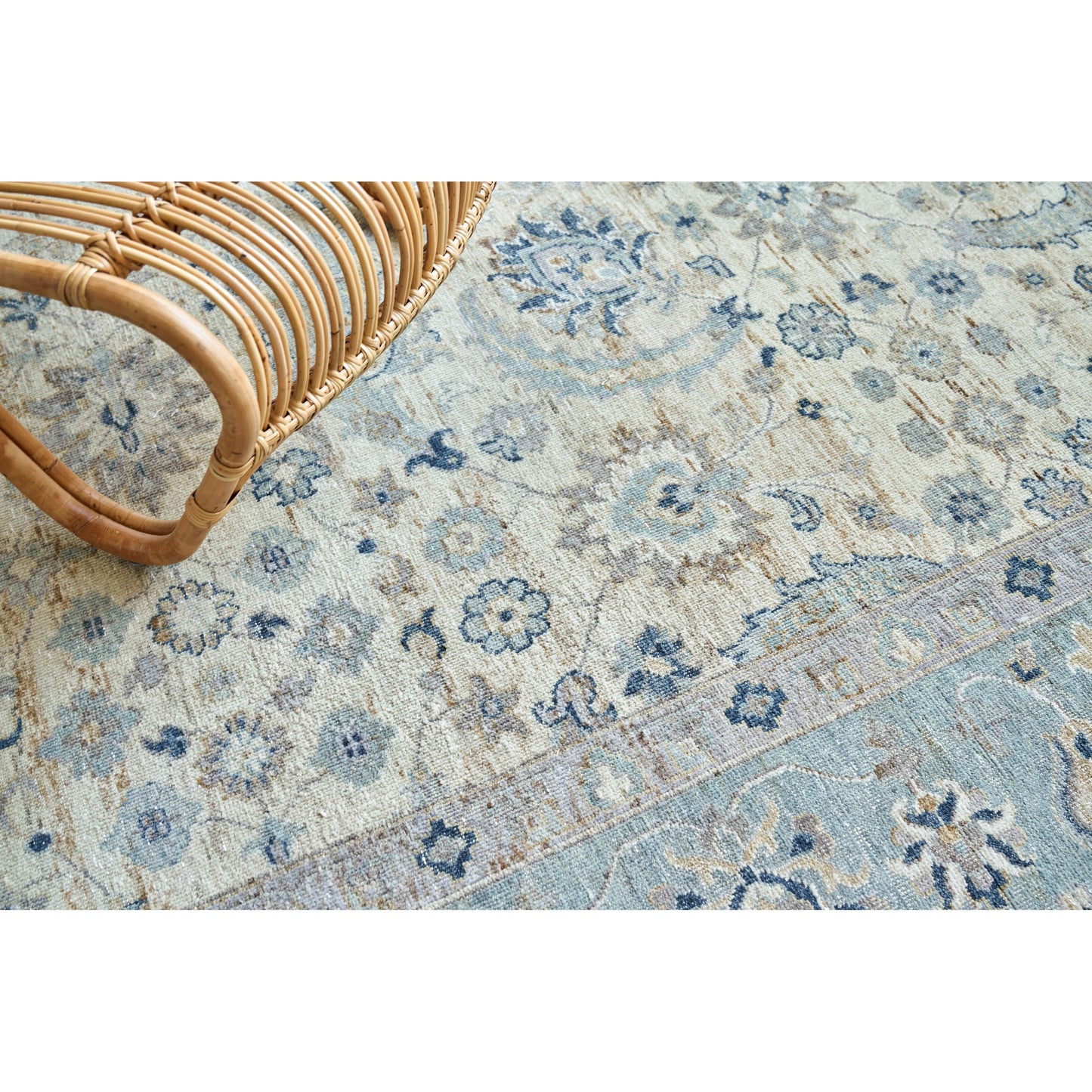 005 SI-2101255 | Lifestyle | Harper 4231 Rug by Exquisite Rugs in ivory, light blue. Made from new zealand wool in a unique style.