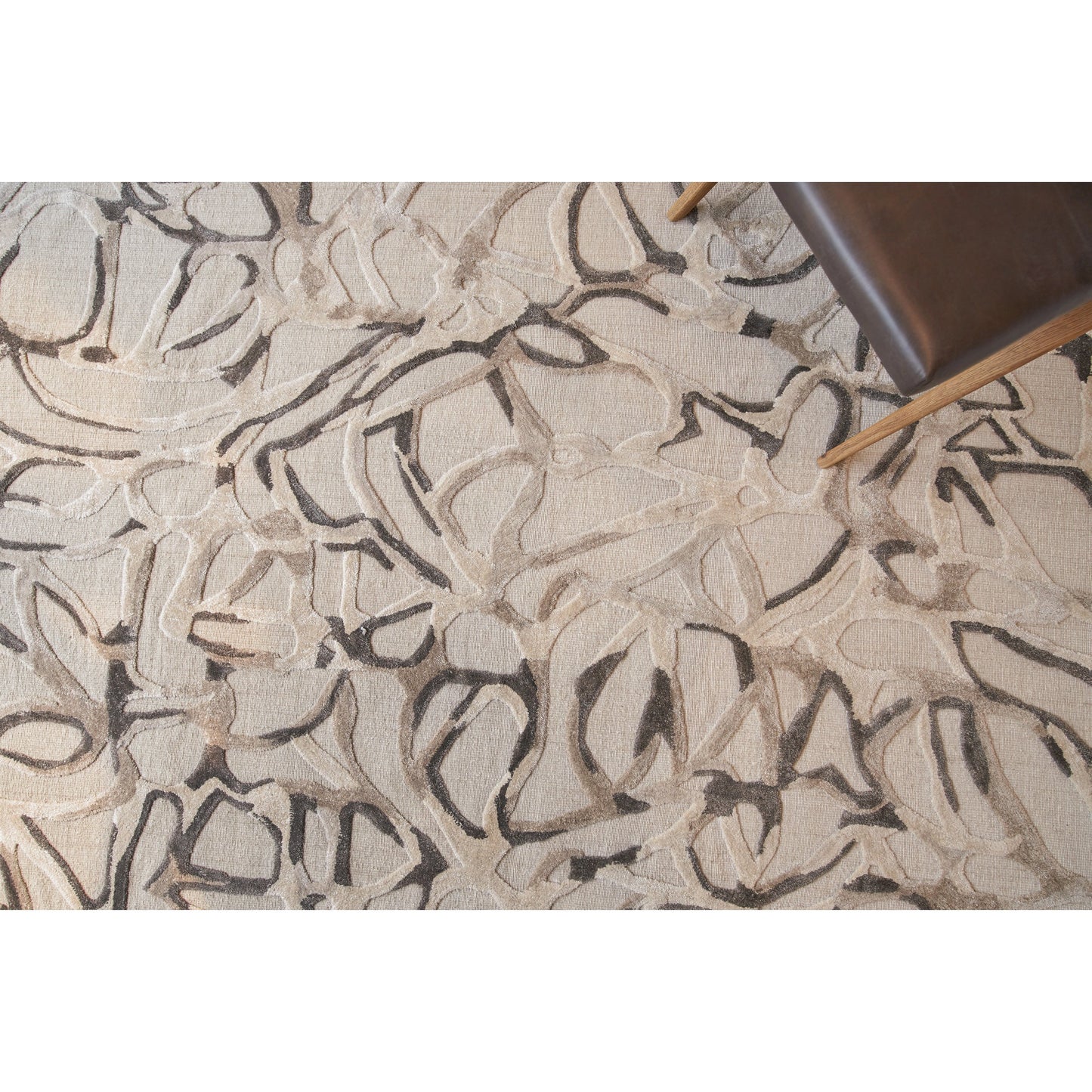 006 SI-2101260,SI-2101261 | Lifestyle | Goudy 4347 Rug by Exquisite Rugs in brown, cappucino, cream. Made from wool, bamboo silk in a unique style.