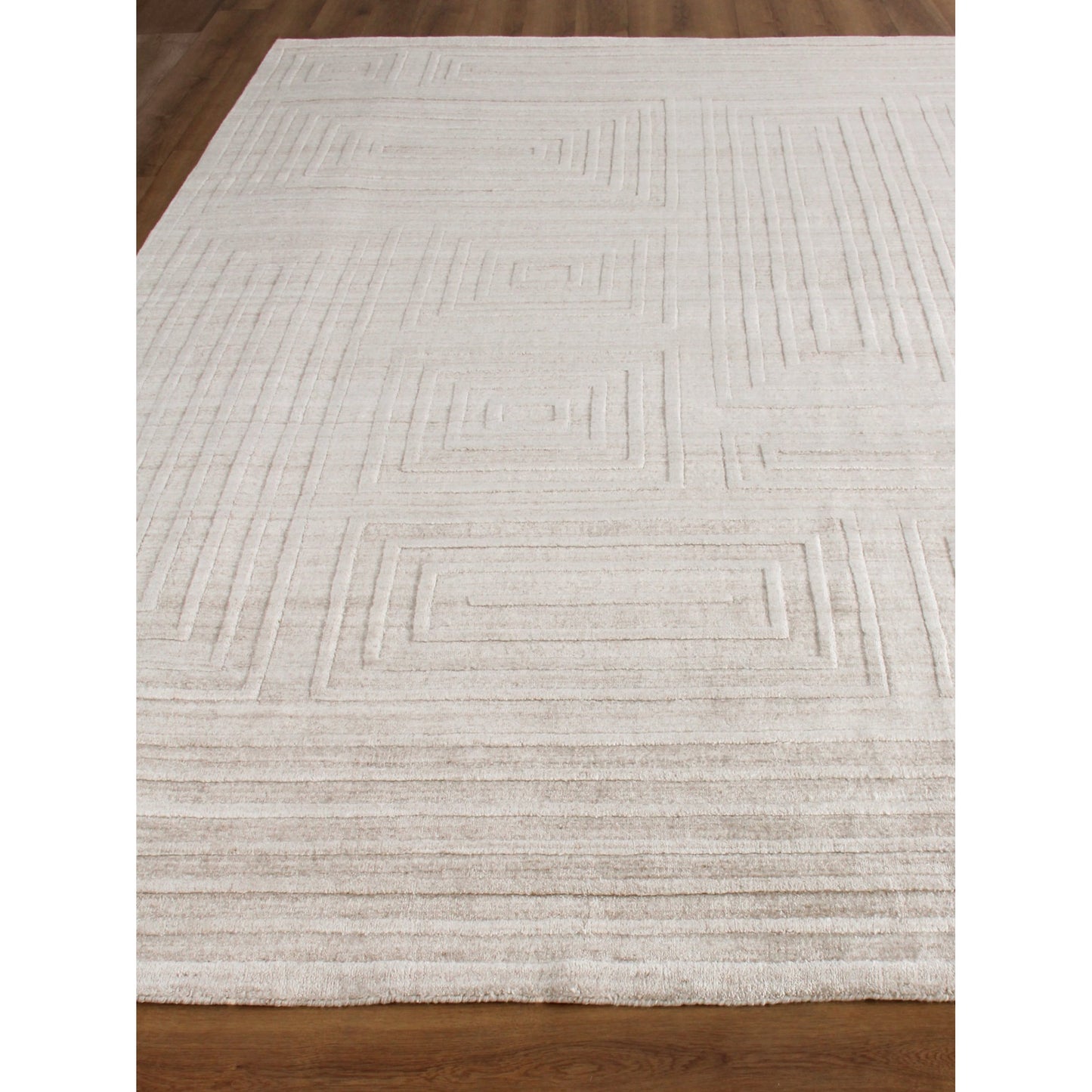 003 SI-2101271 | Closeup | Castelli 4352 Rug by Exquisite Rugs in light beige. Made from bamboo silk, wool in a unique style.
