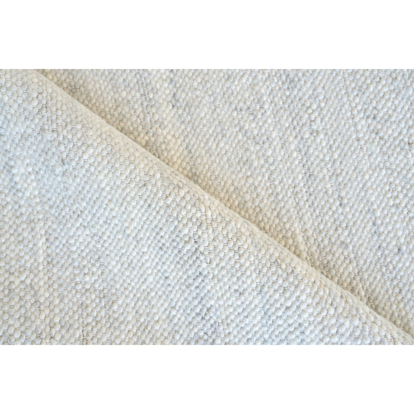 004 SI-2101291,SI-2222084,SI-2293719 | Closeup | Tocayo 4596 Rug by Exquisite Rugs in ivory, light blue. Made from new zealand wool in a unique style.