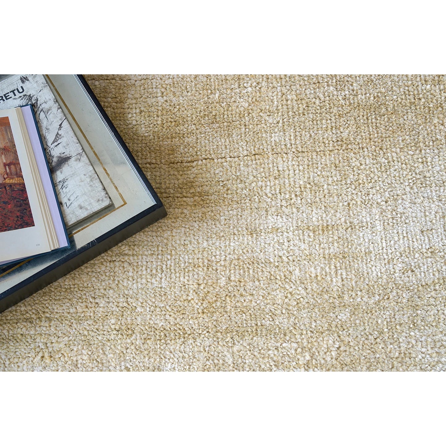 007 SI-2138604,SI-2138605,SI-2138606,SI-2138607,SI-2222085,SI-2293720 | Closeup | Plush 4633 Rug by Exquisite Rugs in gold. Made from bamboo silk, mohair in a unique style.