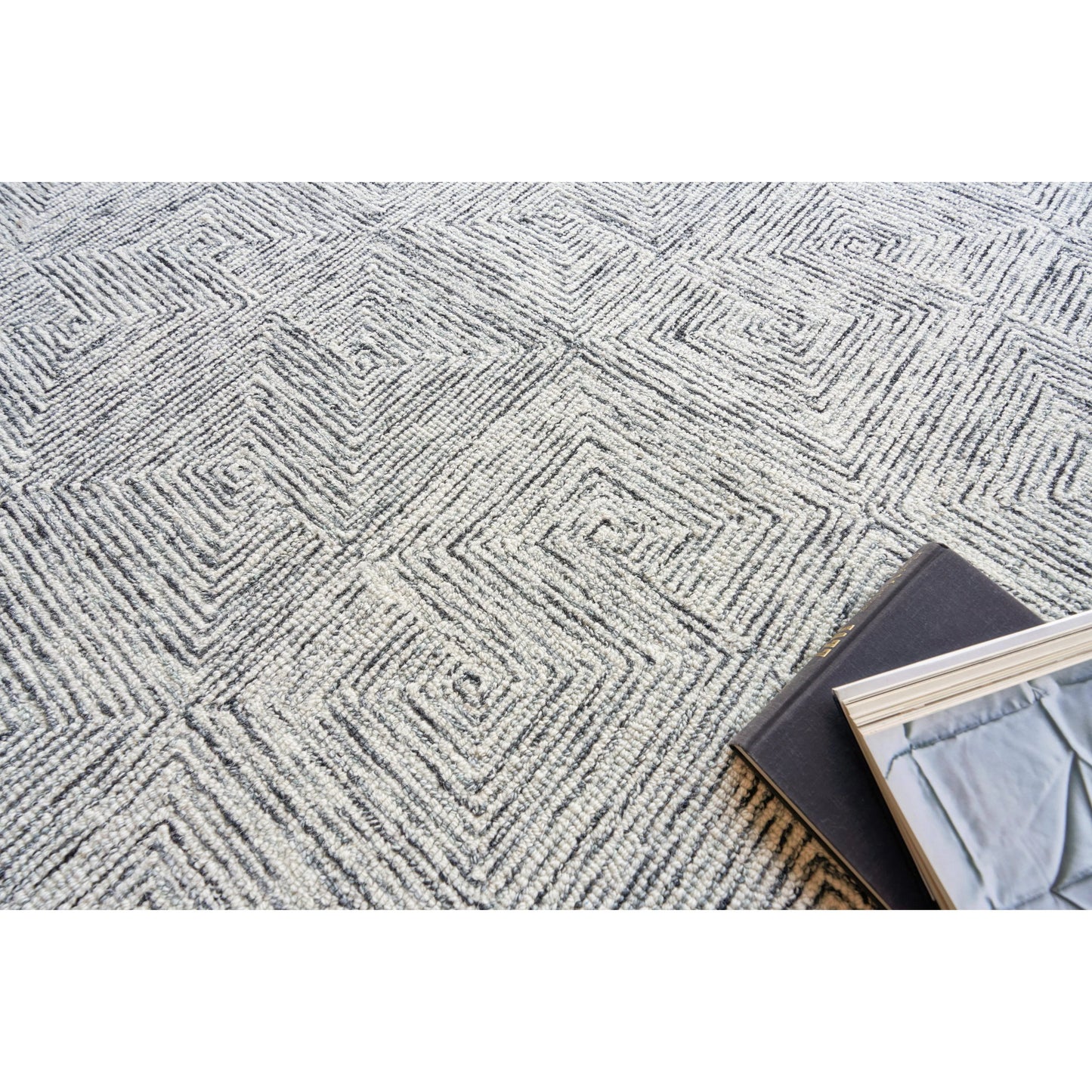 005 SI-2222135 | Additional Silo | Caprice 4773 Rug by Exquisite Rugs in black, ivory. Made from new zealand wool in a unique style.
