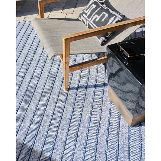 Nova 4866 Rug by Exquisite Rugs in blue. Made from pet in a unique style.