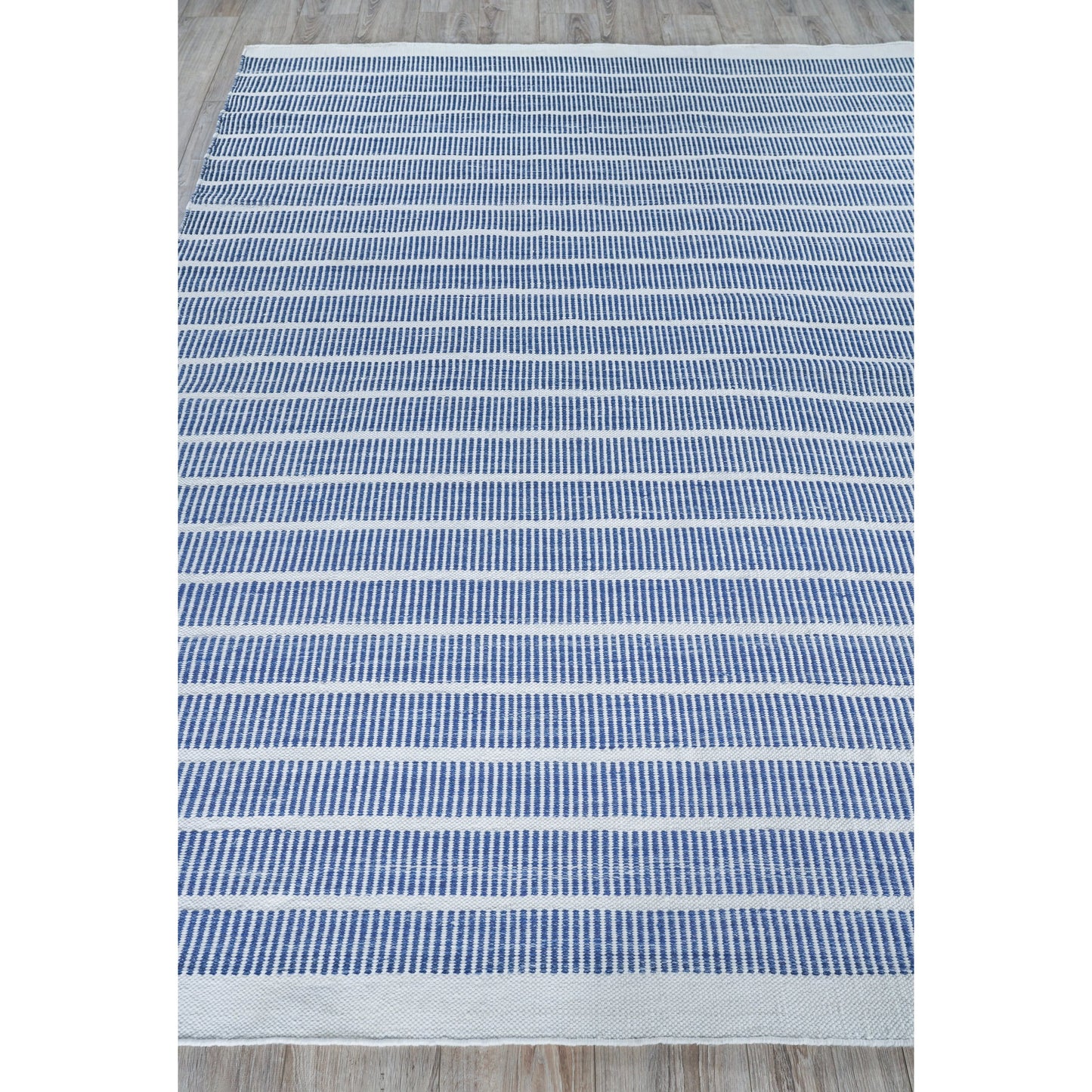 006 SI-2101432,SI-2101433,SI-2101434 | Closeup | Boca 4890 Rug by Exquisite Rugs in ivory, blue. Made from pet yarn in a unique style.