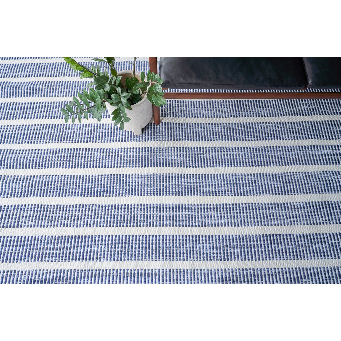 009 SI-2101432,SI-2101433,SI-2101434 | Lifestyle | Boca 4890 Rug by Exquisite Rugs in ivory, blue. Made from pet yarn in a unique style.
