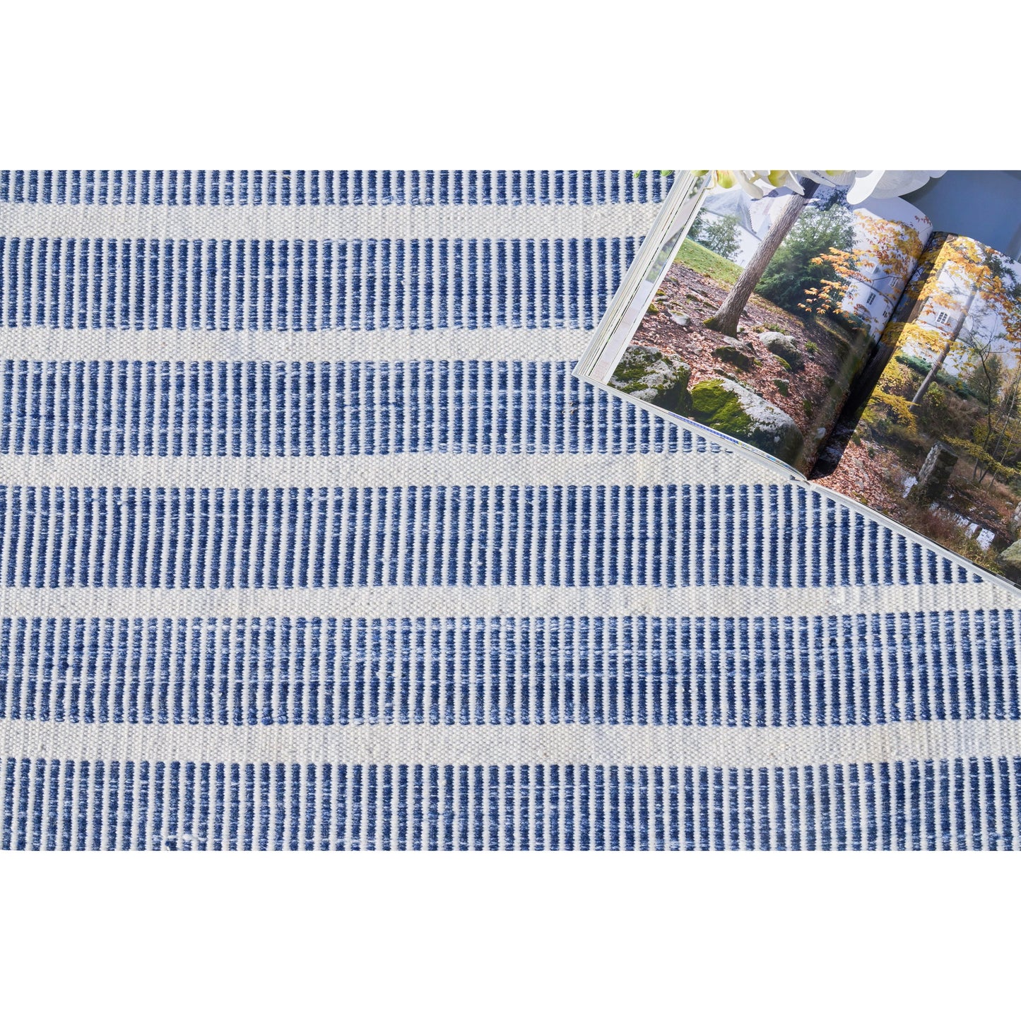 011 SI-2101432,SI-2101433,SI-2101434 | Lifestyle | Boca 4890 Rug by Exquisite Rugs in ivory, blue. Made from pet yarn in a unique style.