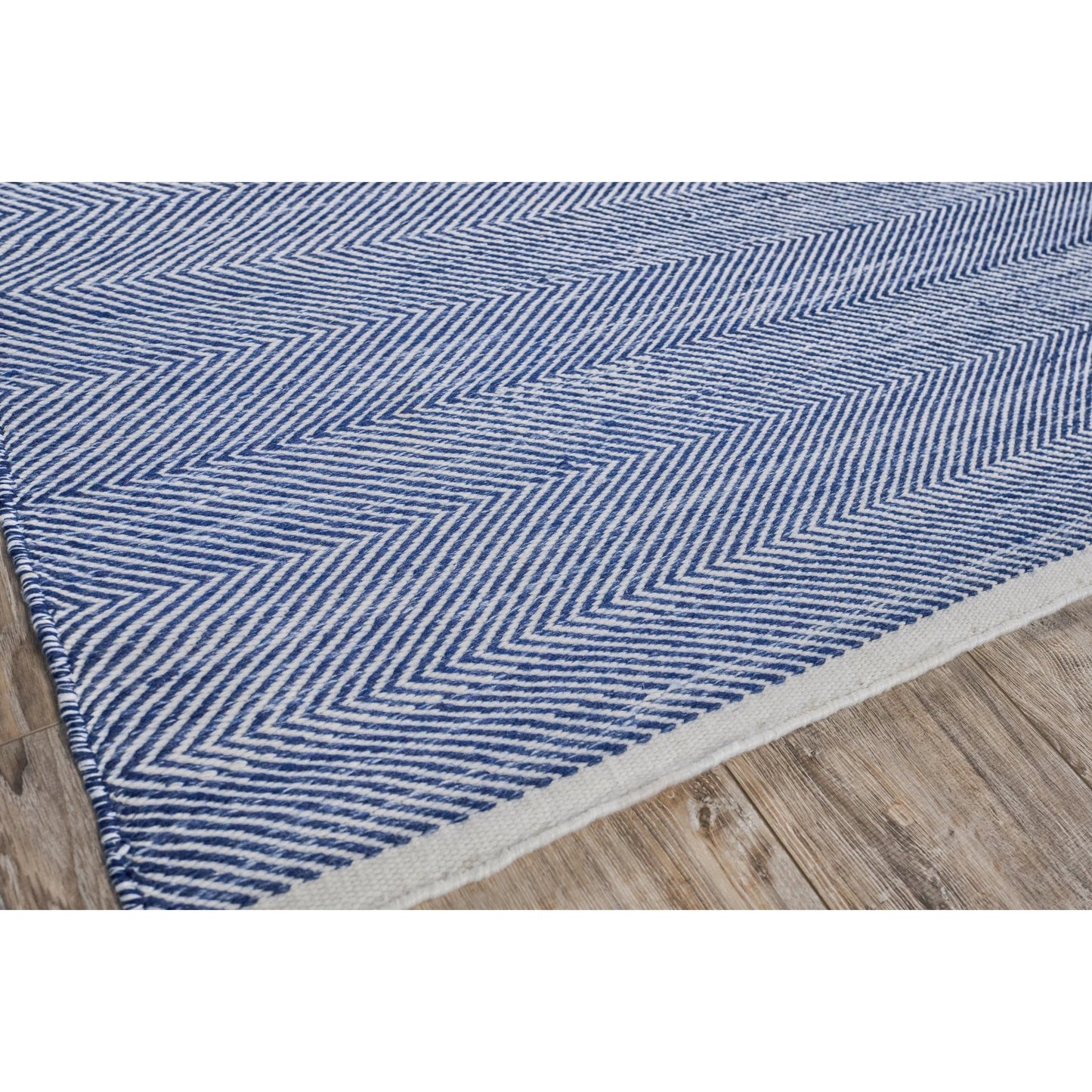 005 SI-2101445,SI-2101446,SI-2222177 | Additional Silo | Bintan 4895 Rug by Exquisite Rugs in ivory, blue. Made from pet yarn in a unique style.