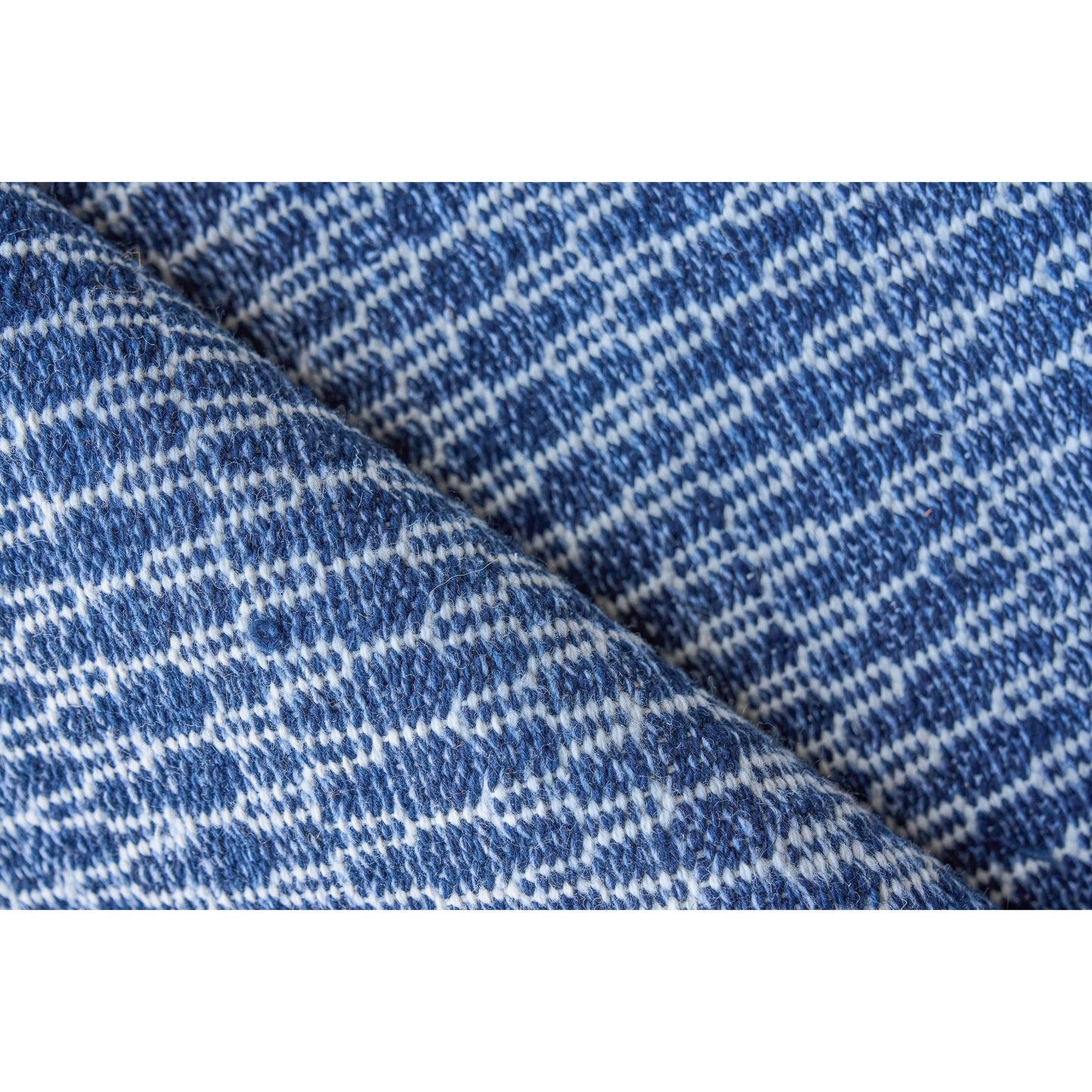 003 SI-2222208,SI-2293783 | Additional Silo | Florence 4962 Rug by Exquisite Rugs in navy. Made from p.e.t. yarn in a unique style.