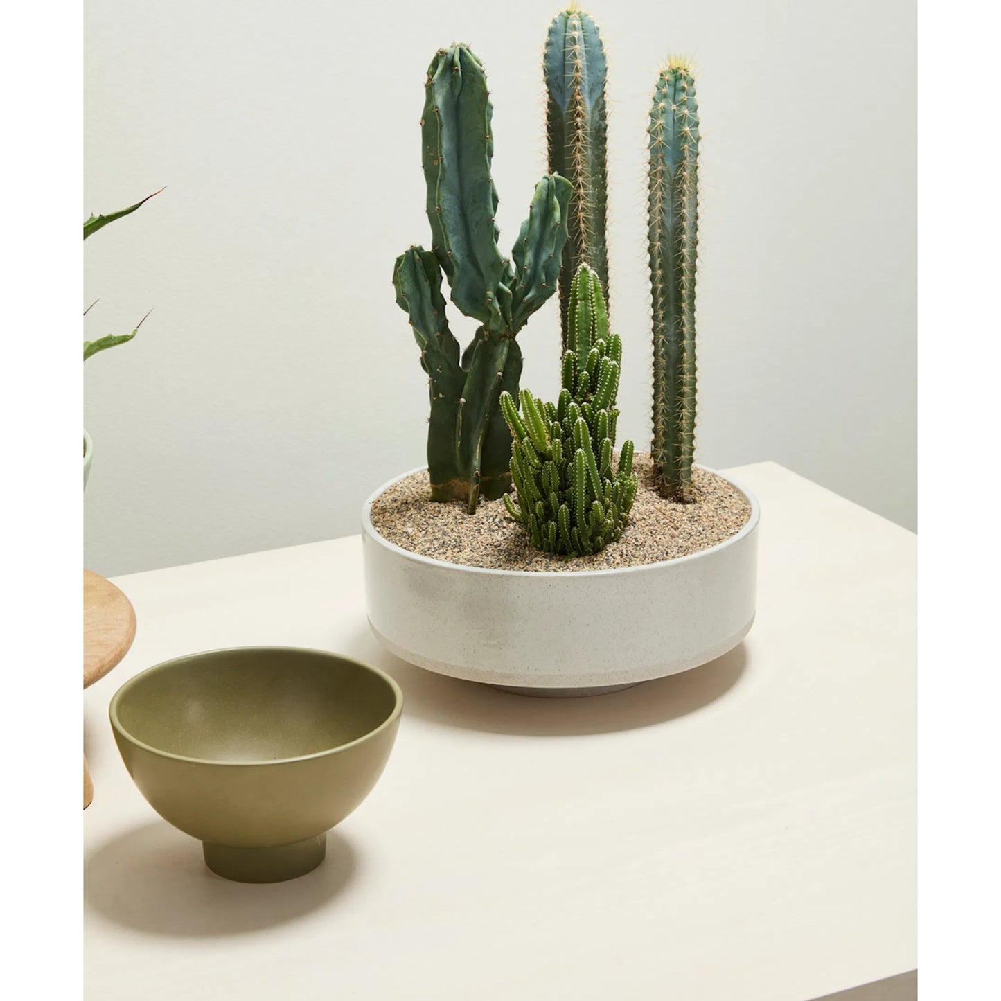 002 SI-2539770 | Lifestyle | Inventor Bowl by Accent Decor in off, white. Made from ceramic in a unique style.
