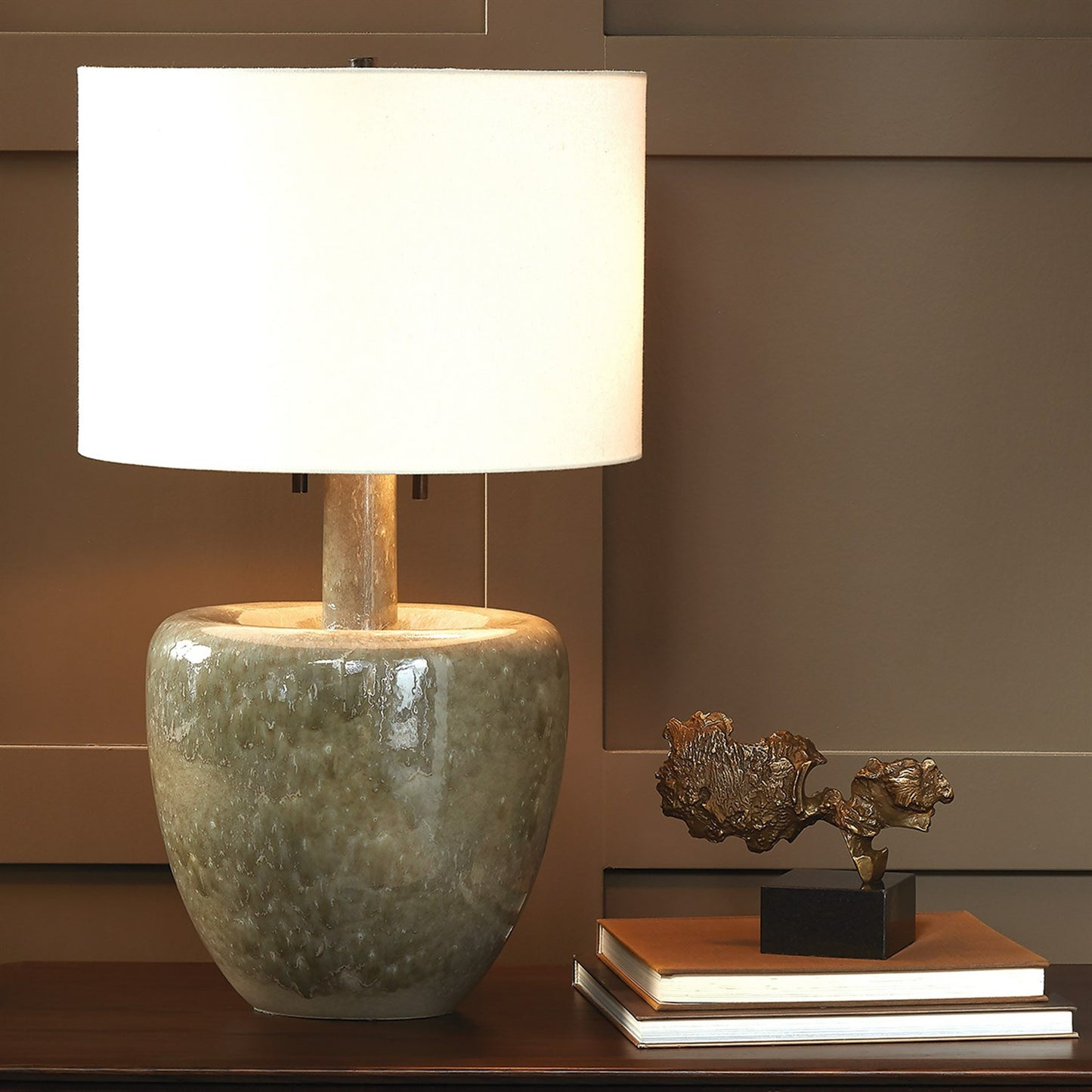 002 SR-939912 | Lifestyle | Impression Lamp by Global Views in green. Made from earthenware, steel in a modern style.