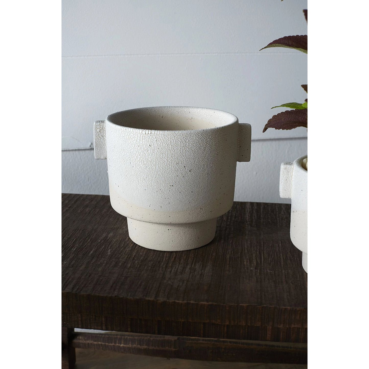 005 SI-2085034 | Lifestyle | Milton Pot by Accent Decor in white. Made from ceramic in a modern style.