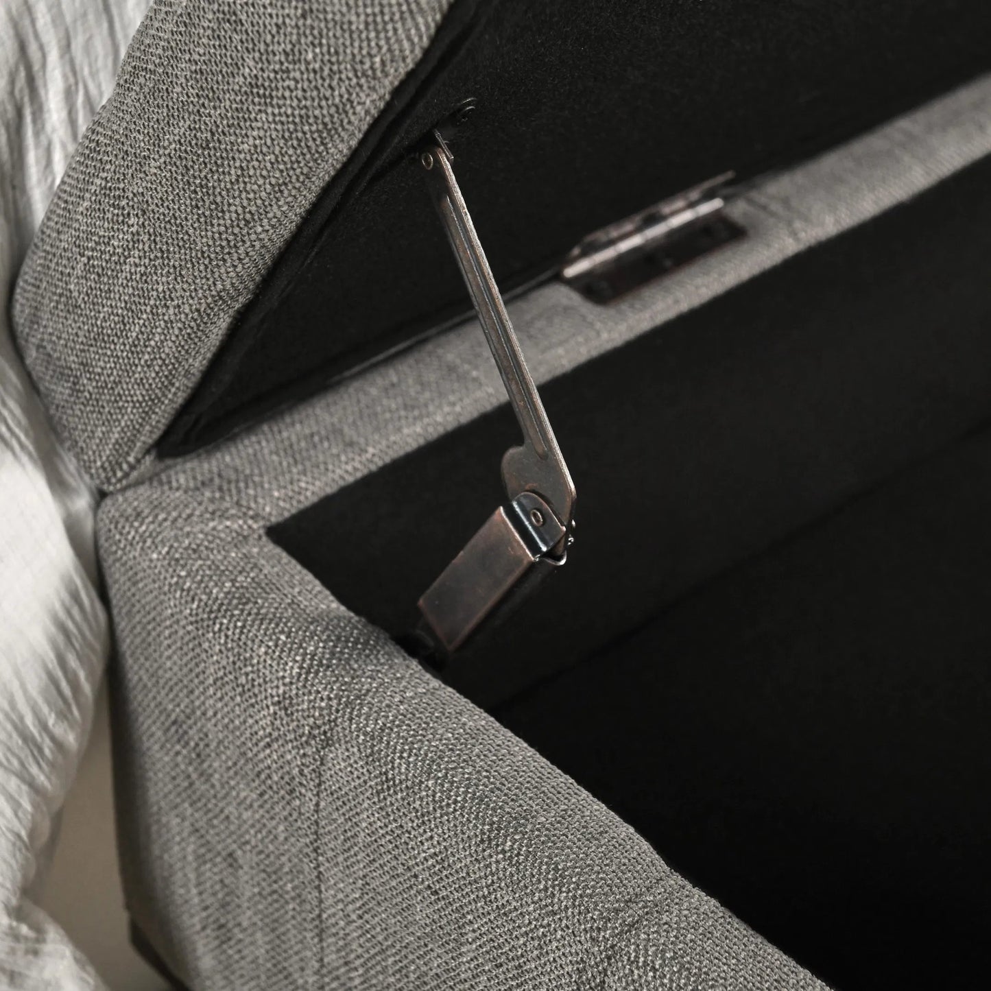 018 SI-2007503 | Closeup | Louise Tufted Storage Bench by Kosas Home. Made from rubber wood, polyester in a modern style.