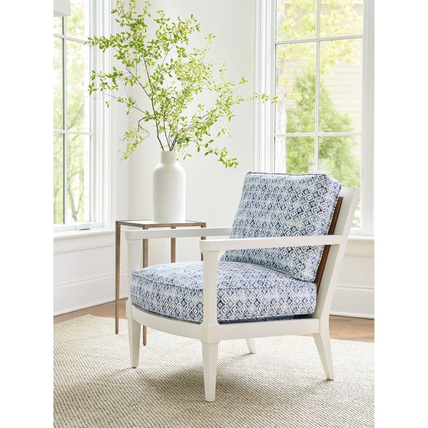 003 SI-1962973 | Lifestyle | Splashes Chair by Lexington in whitecliff. Made from unique in a modern style.