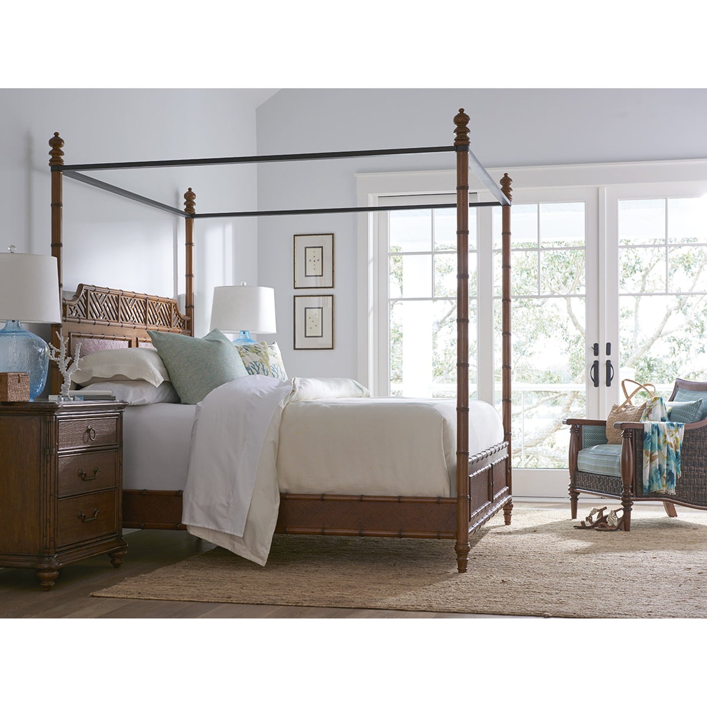 005 SR-836556,SR-836557,SR-836558 | Lifestyle | West Indies Bed by Tommy Bahama Home in plantation. Made from unique in a coastal style.