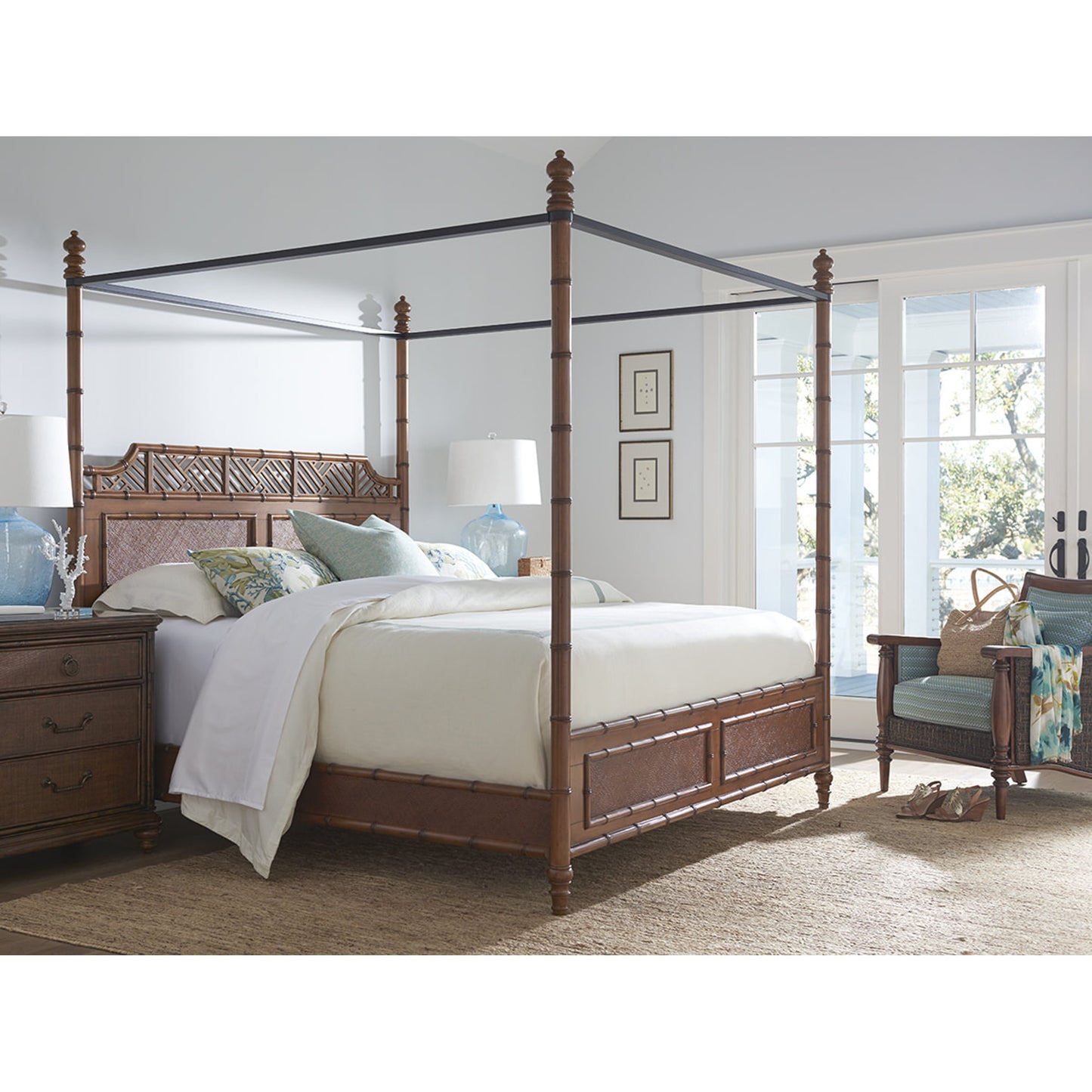 007 SR-836556,SR-836557,SR-836558 | Lifestyle | West Indies Bed by Tommy Bahama Home in plantation. Made from unique in a coastal style.