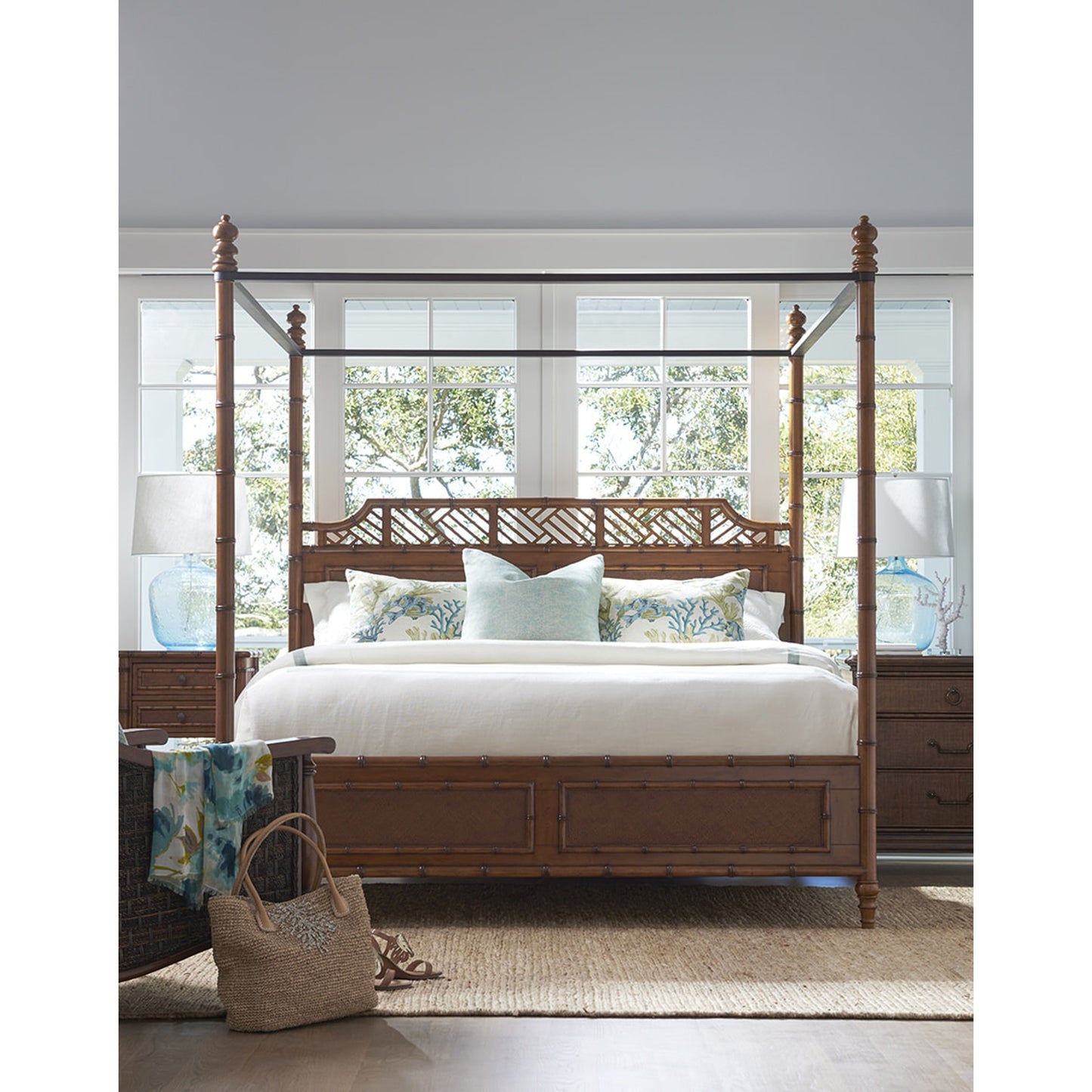 008 SR-836556,SR-836557,SR-836558 | Lifestyle | West Indies Bed by Tommy Bahama Home in plantation. Made from unique in a coastal style.