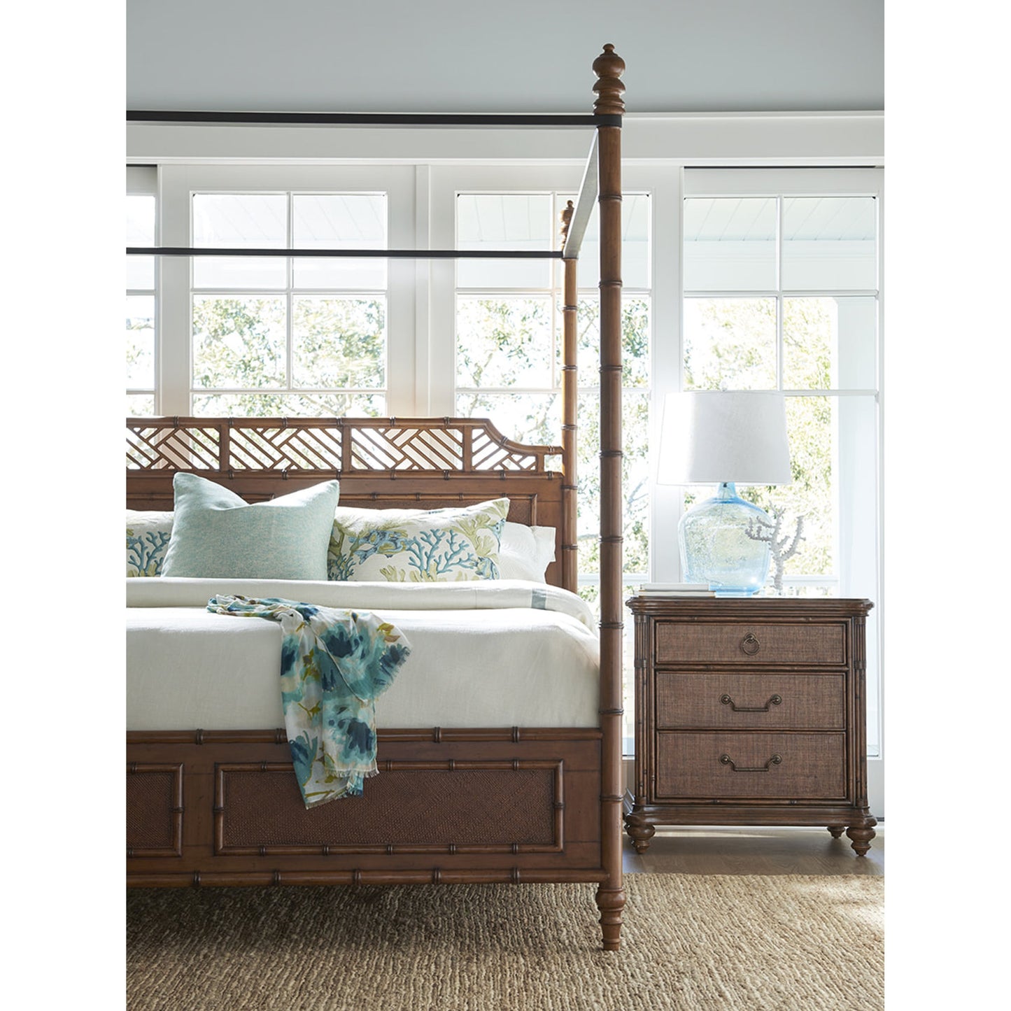 009 SR-836556,SR-836557,SR-836558 | Lifestyle | West Indies Bed by Tommy Bahama Home in plantation. Made from unique in a coastal style.