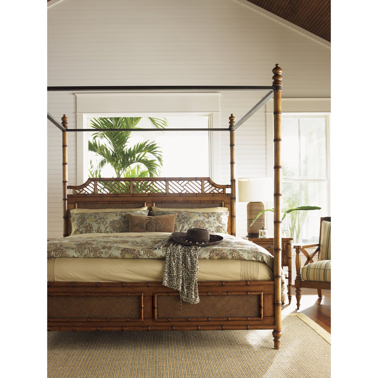 004 SR-836556,SR-836557,SR-836558 | Lifestyle | West Indies Bed by Tommy Bahama Home in plantation. Made from unique in a coastal style.
