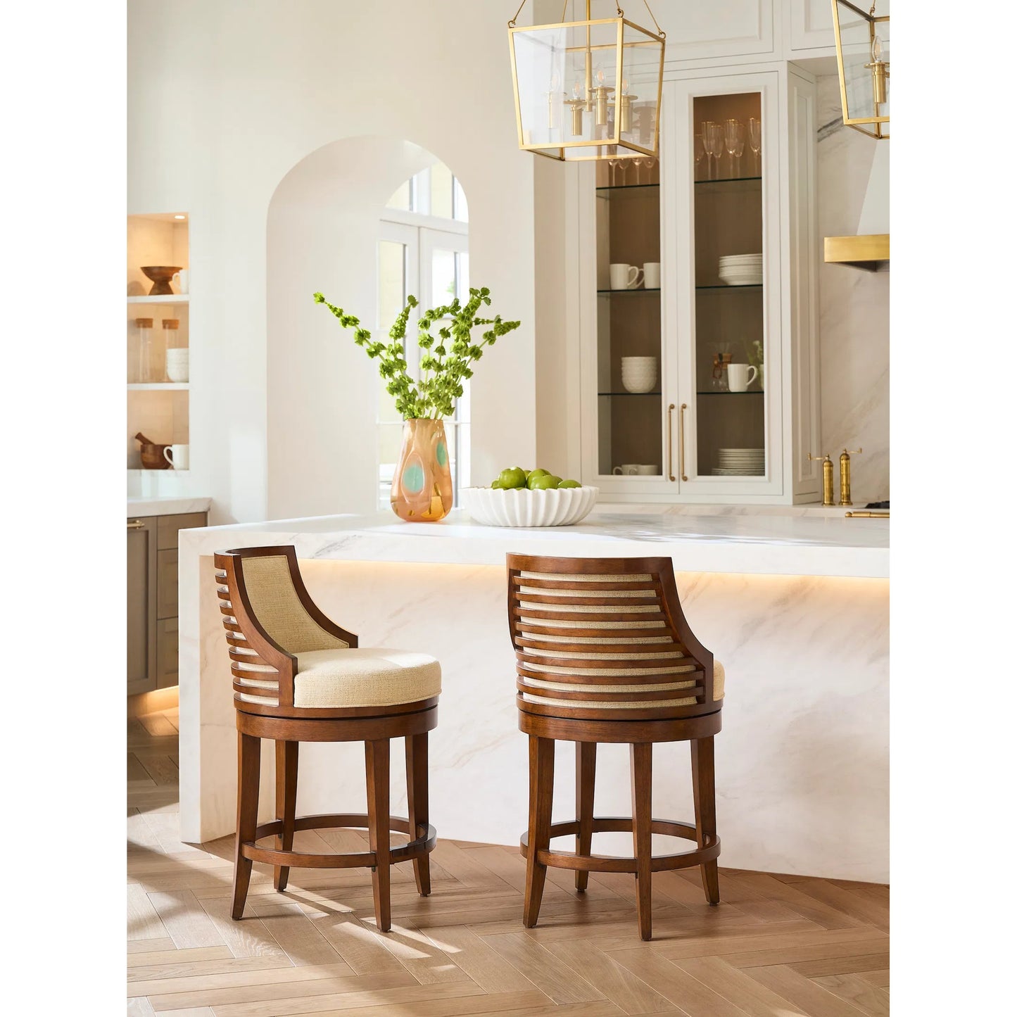 004 SR-835993 | Lifestyle | Cabana Swivel Counter Stool by Tommy Bahama Home. Made from unique in a transitional style.
