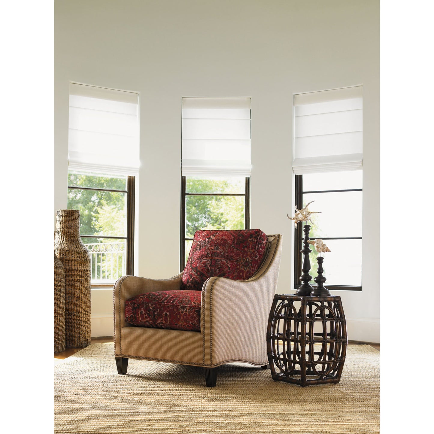 003 SR-836310 | Lifestyle | Oval Reef Accent Table by Tommy Bahama Home. Made from unique in a coastal style.