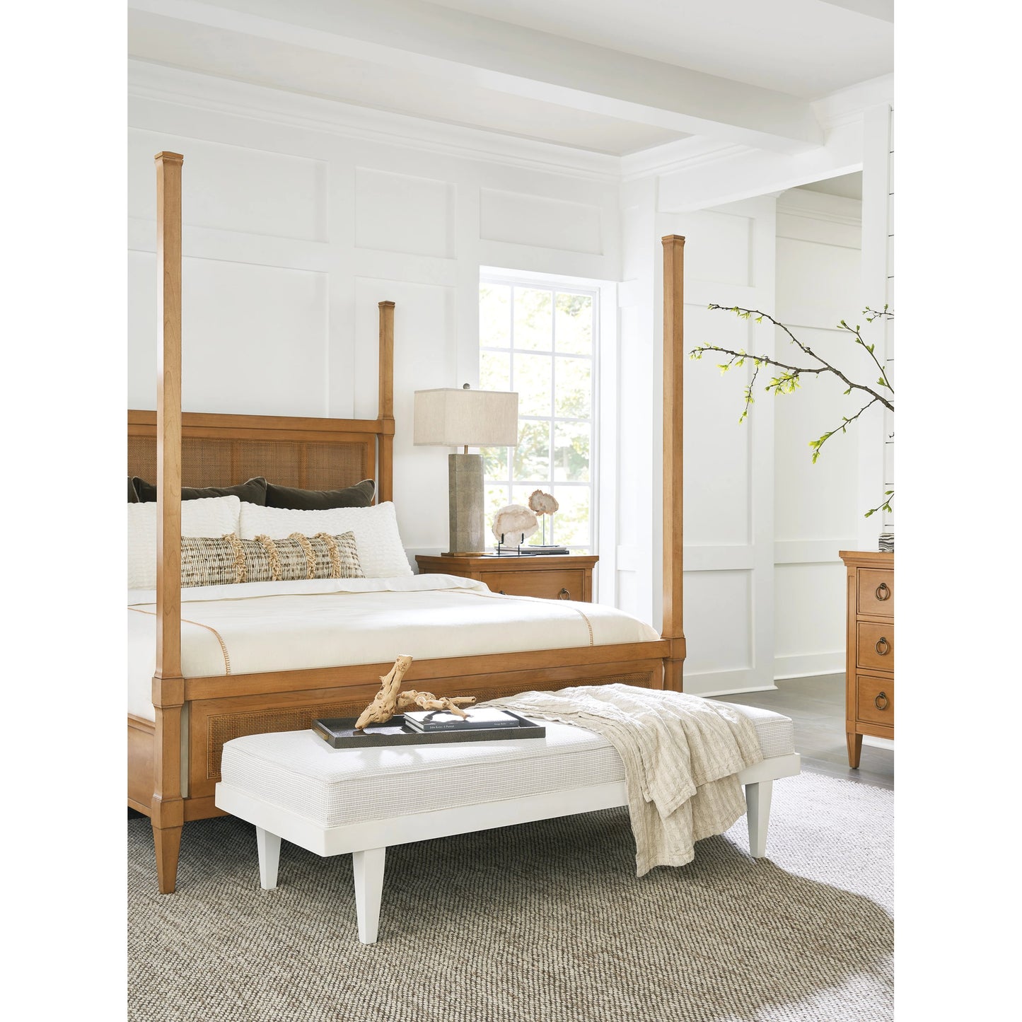 002 SI-1962983 | Lifestyle | Lagunita Bench by Lexington in whitecliff. Made from unique in a modern style.