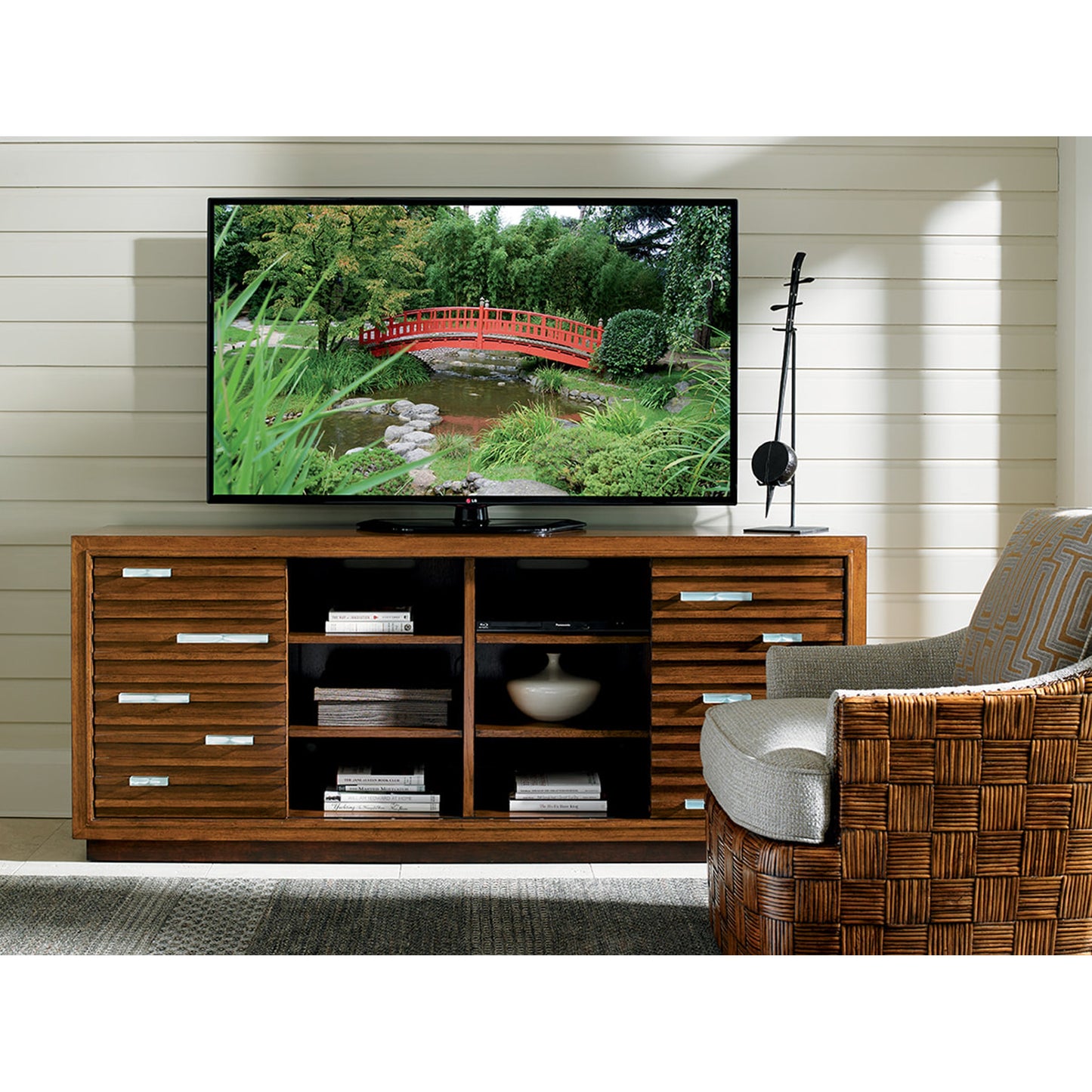 007 SR-836355 | Lifestyle | Princeville Media Console by Tommy Bahama Home. Made from unique in a modern style.