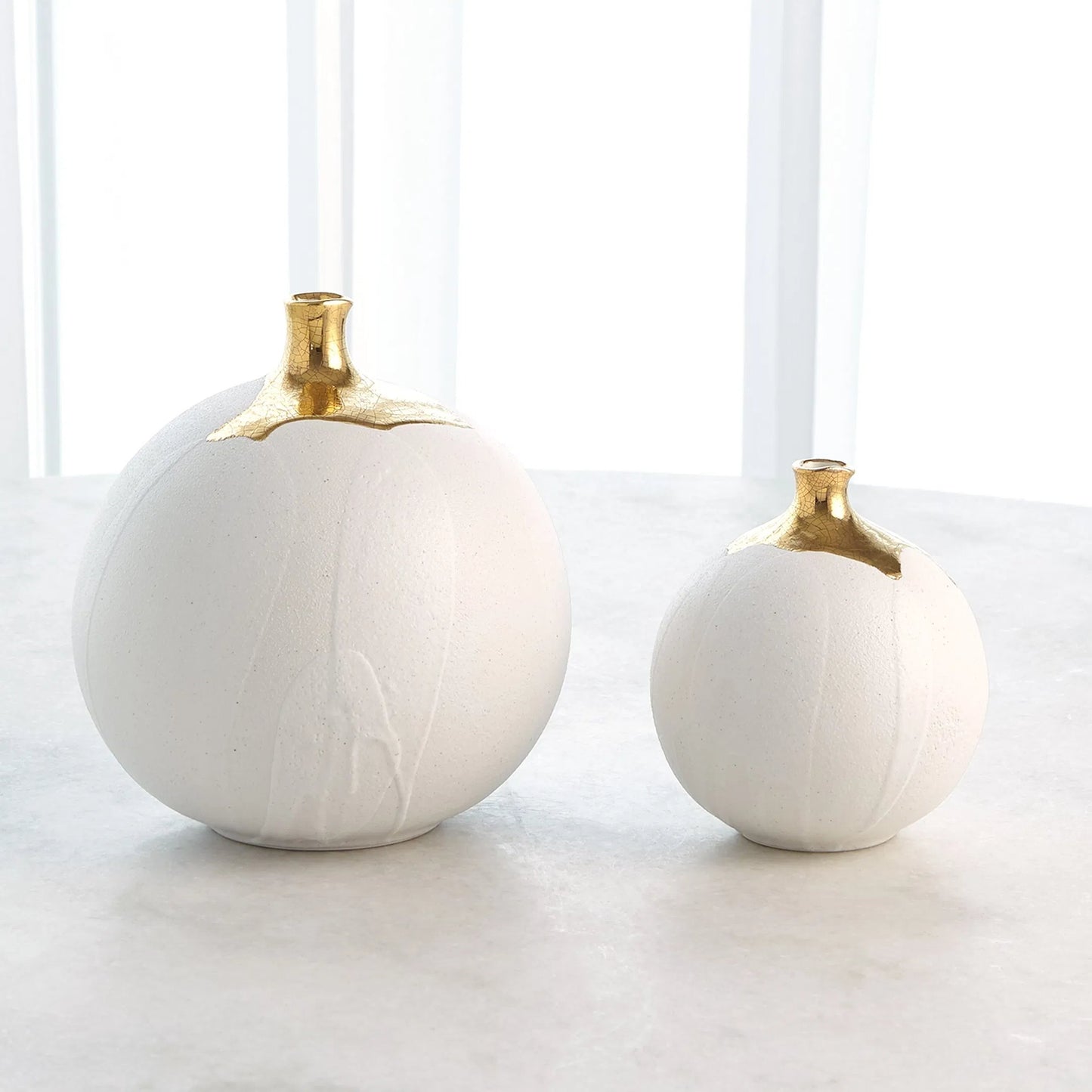002 SI-2323459,SI-2323460 | Lifestyle | Dipped Golden Crackle/White Sphere Vase by Global Views in white and gold. Made from unique in a modern style.