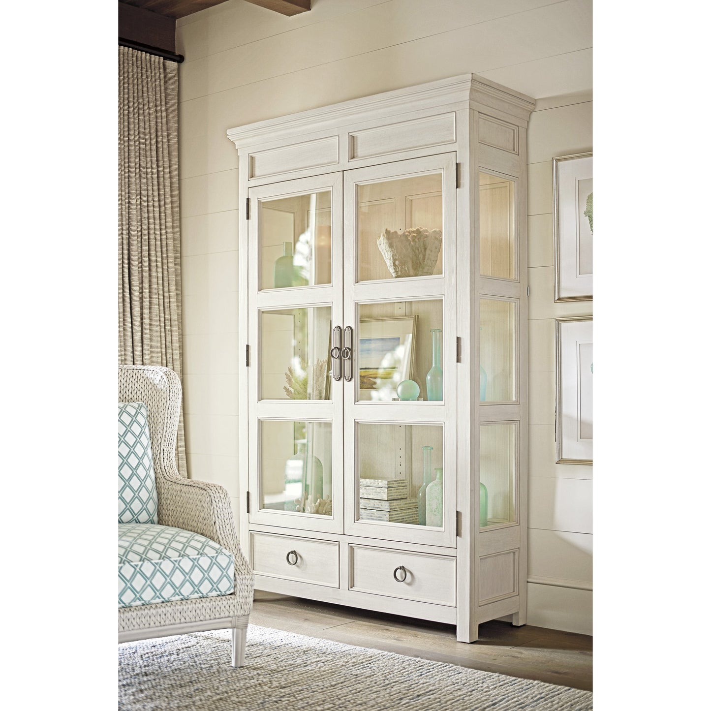006 SR-836400 | Lifestyle | Sanctuary Curio China by Tommy Bahama Home. Made from unique in a transitional style.
