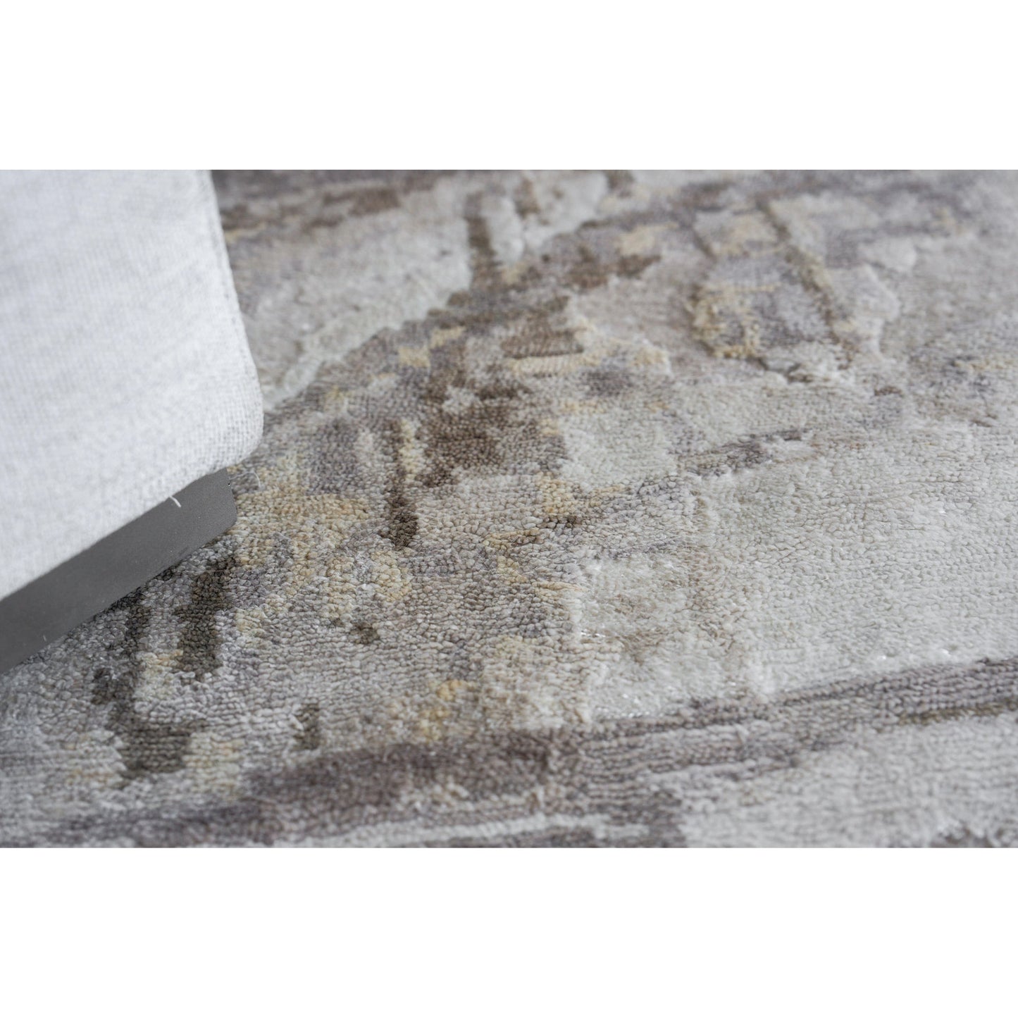 007 SI-2101783,SI-2101784,SI-2101785,SI-2101786,SI-2101787 | Lifestyle | Floor Art 5710 Rug by Exquisite Rugs in ivory, beige. Made from bamboo silk in a unique style.
