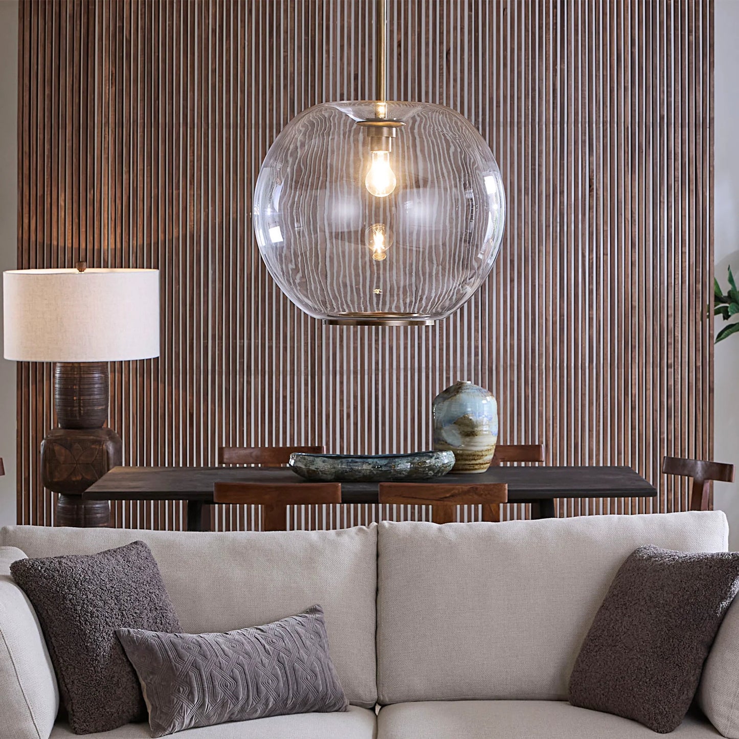005 SI-2320374 | Lifestyle | Helium Pendant by Jamie Young in clear and clear glass, brass. Made from glass, metal: steel in a modern style.