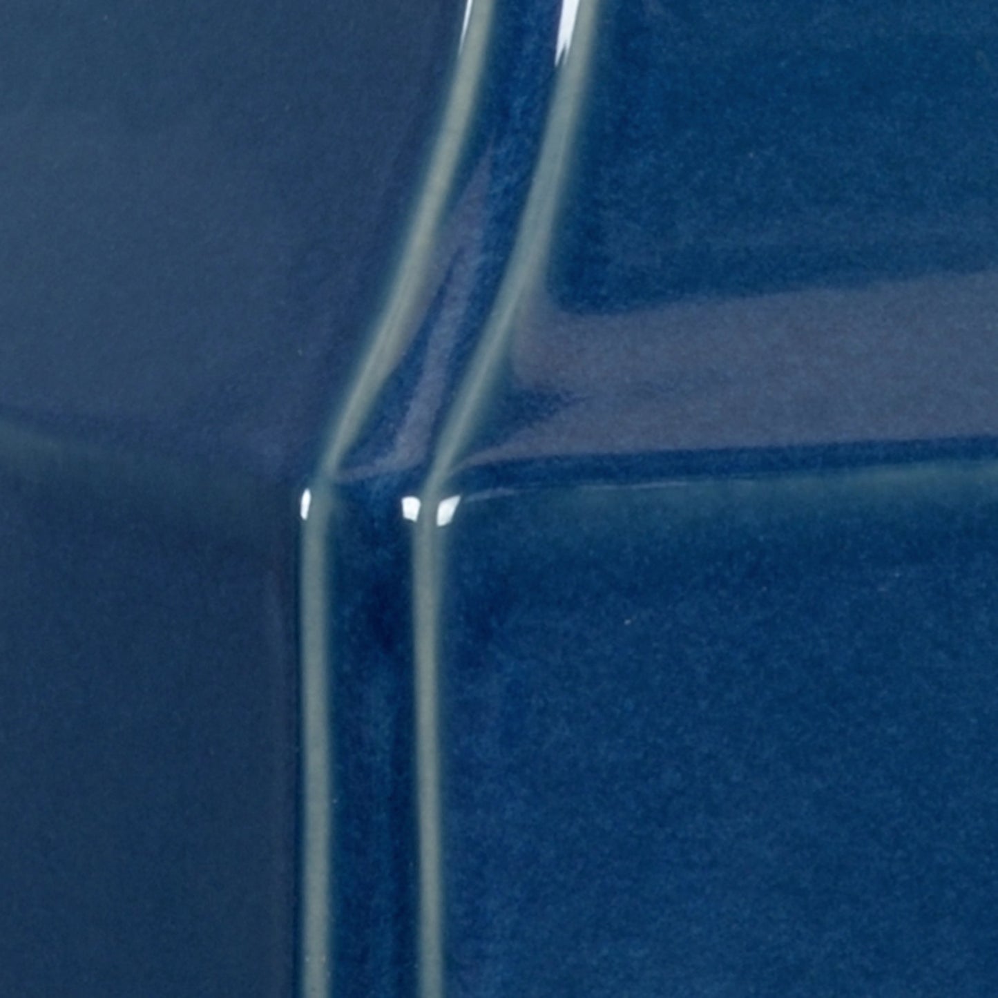 004 SR-385913 | Closeup | Malone Lamp by Wildwood in cadet blue glaze, antique gold leaf. Made from ceramic in a modern style.