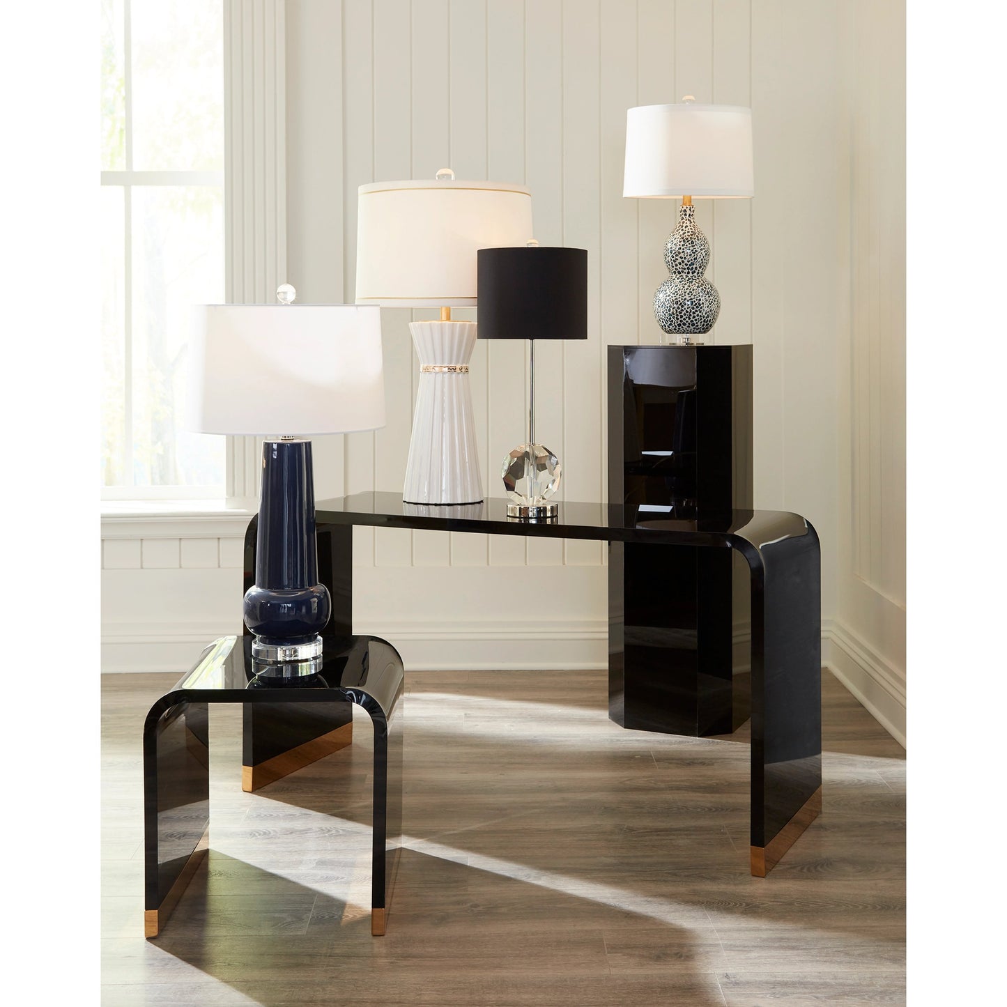 011 SI-2104345 | Lifestyle | Snow Leopard Lamp by Wildwood in black, teal, white decal, clear. Made from unique in a modern style.