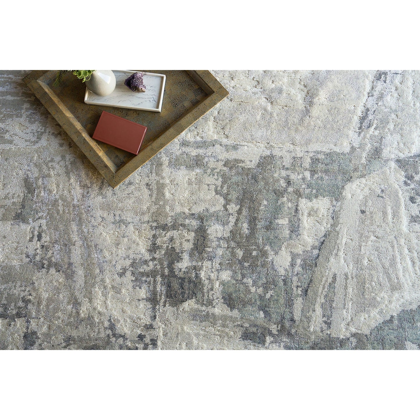006 SI-2138670,SI-2138671 | Closeup | Luxury Laureno 6318 Rug by Exquisite Rugs in ivory, gray. Made from bamboo silk in a unique style.