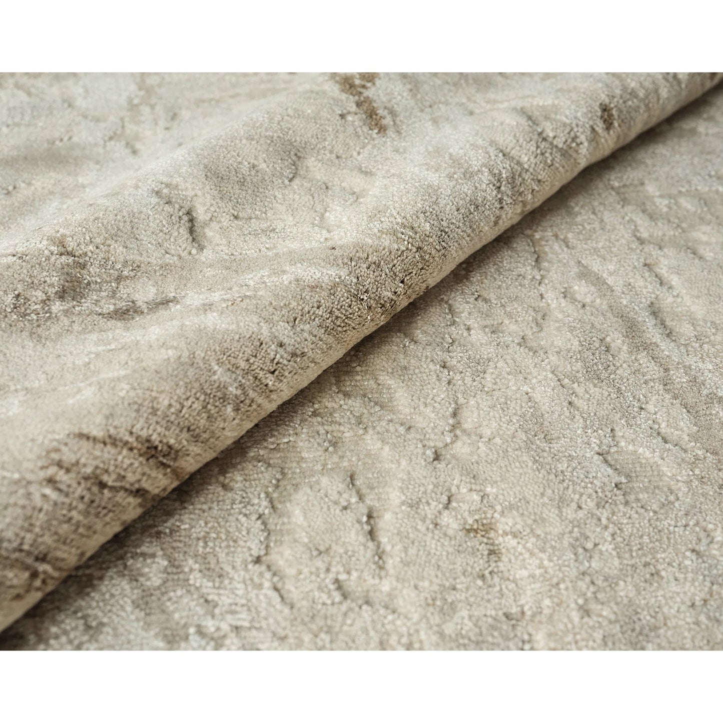 005 SI-2222400,SI-2222401,SI-2293887 | Additional Silo | Luxury Laureno 6319 Rug by Exquisite Rugs in ivory, beige. Made from bamboo silk in a unique style.