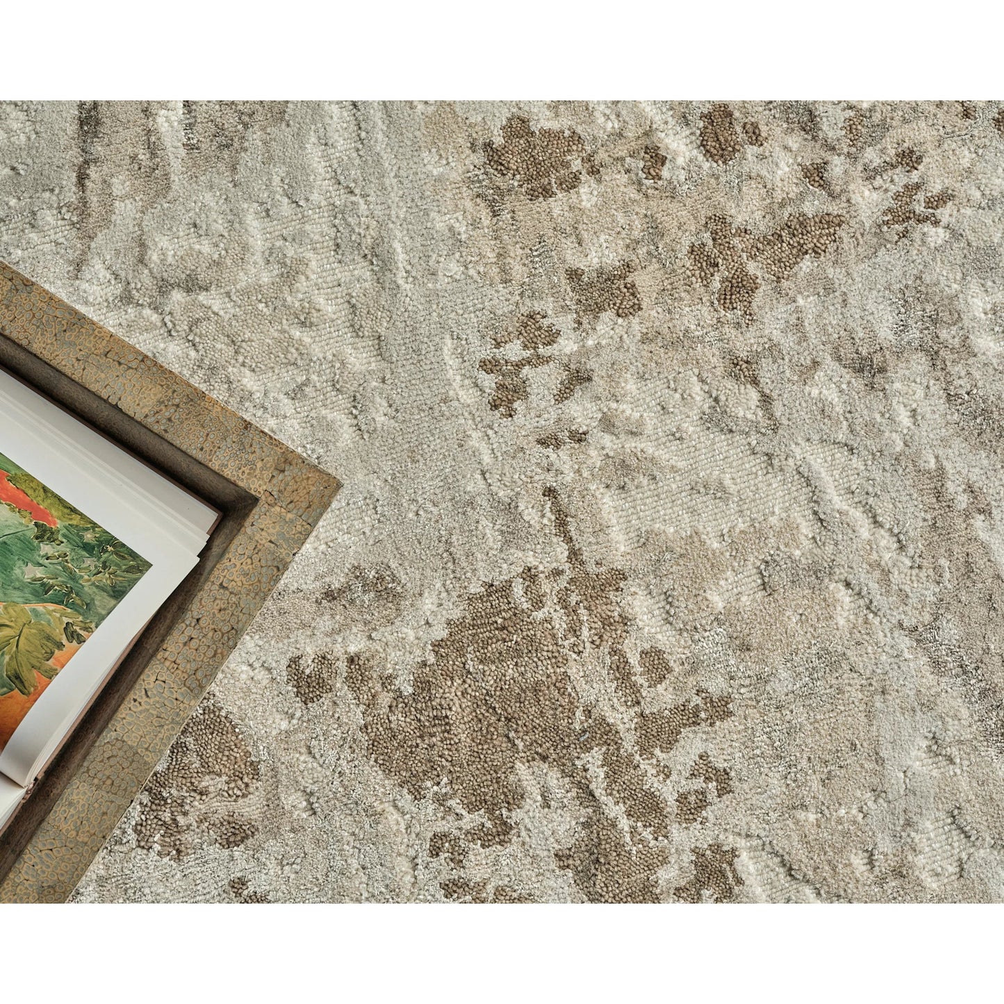 008 SI-2222400,SI-2222401,SI-2293887 | Lifestyle | Luxury Laureno 6319 Rug by Exquisite Rugs in ivory, beige. Made from bamboo silk in a unique style.