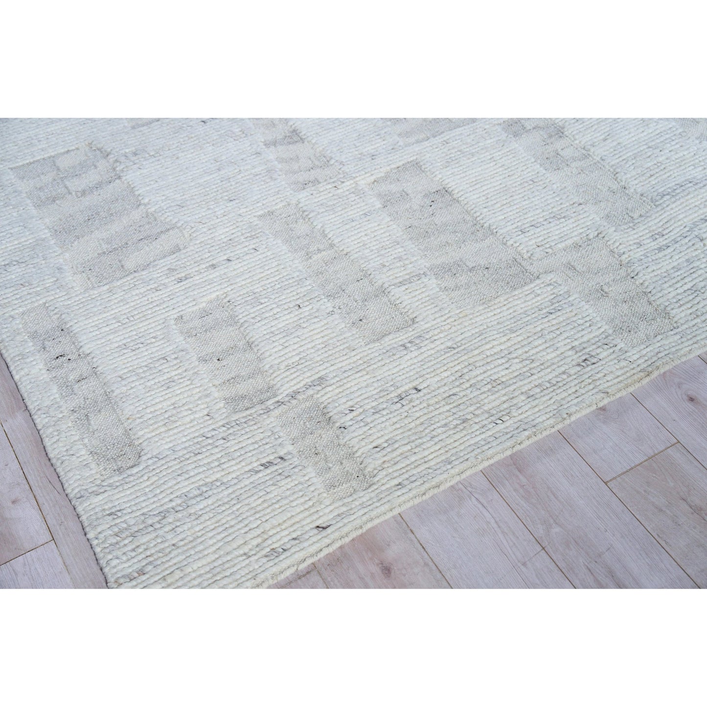 002 SI-2138149,SI-2138150,SI-2138151,SI-2138152,SI-2138153,SI-2293898 | Closeup | Canyon 6428 Rug by Exquisite Rugs in silver. Made from new zealand wool in a unique style.