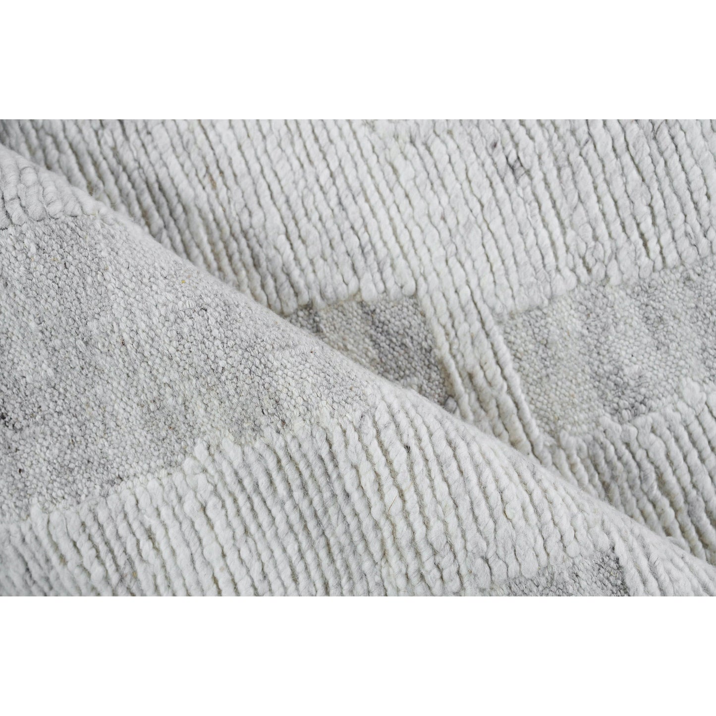 004 SI-2138149,SI-2138150,SI-2138151,SI-2138152,SI-2138153,SI-2293898 | Closeup | Canyon 6428 Rug by Exquisite Rugs in silver. Made from new zealand wool in a unique style.