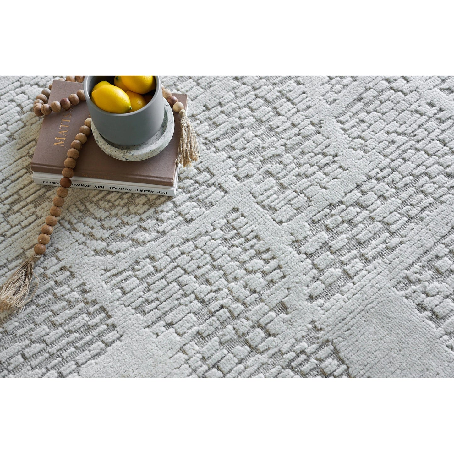005 SI-2138154,SI-2138155,SI-2138156,SI-2138157,SI-2138158,SI-2293899 | Closeup | Calexico 6429 Rug by Exquisite Rugs in ivory, beige. Made from new zealand wool in a unique style.