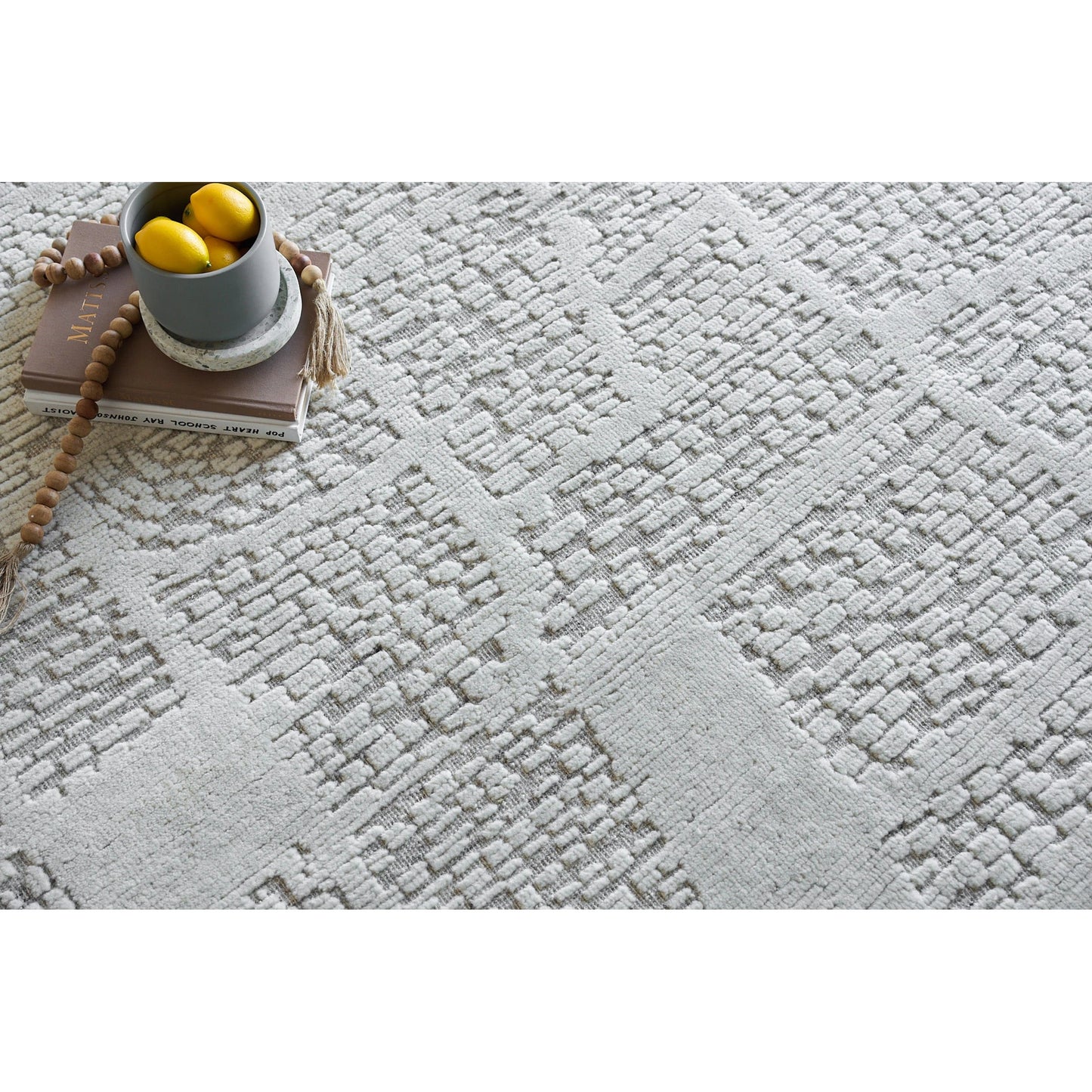 006 SI-2138154,SI-2138155,SI-2138156,SI-2138157,SI-2138158,SI-2293899 | Closeup | Calexico 6429 Rug by Exquisite Rugs in ivory, beige. Made from new zealand wool in a unique style.