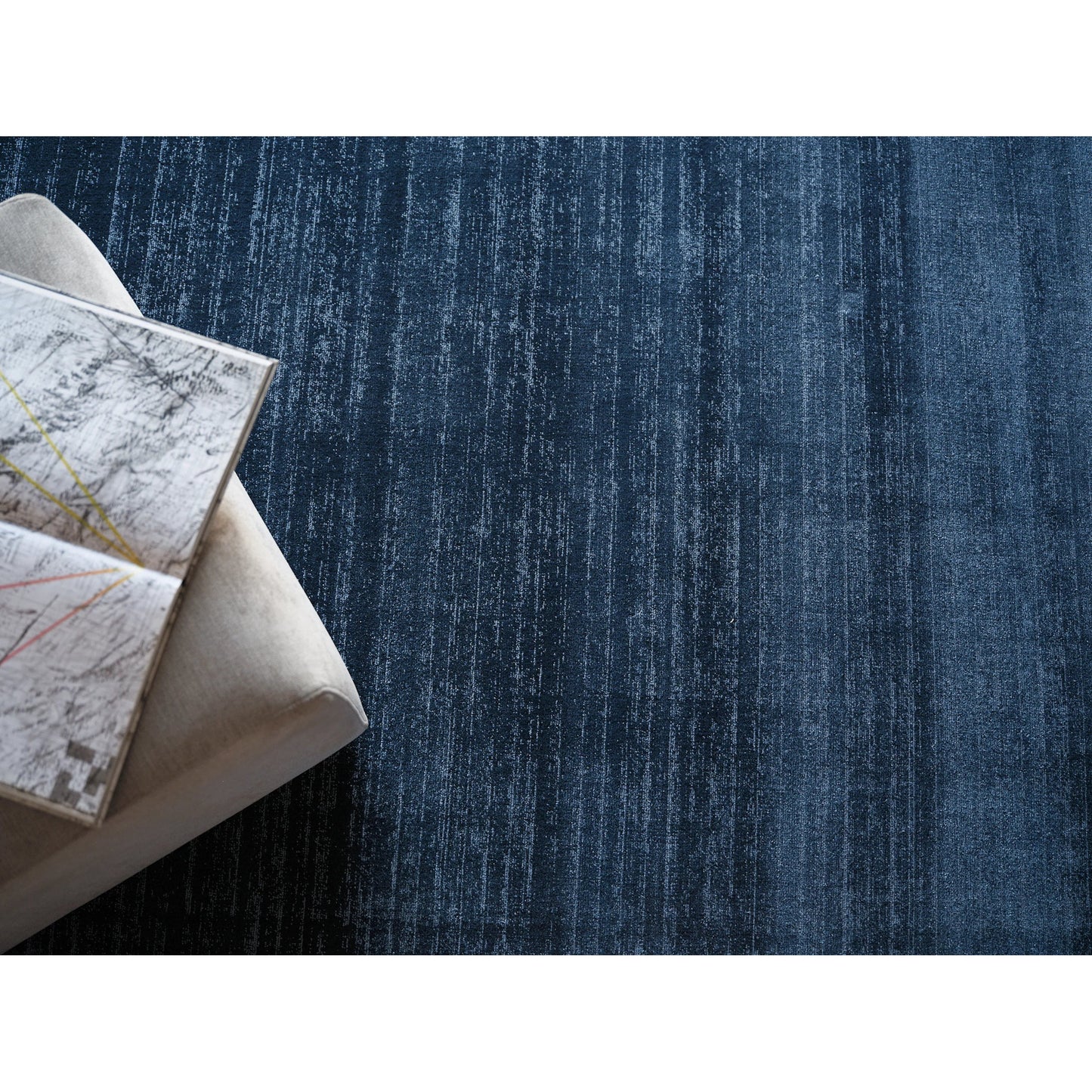 008 SI-2293901 | Lifestyle | Martelli Modern 6478 Rug by Exquisite Rugs in navy. Made from unique in a unique style.