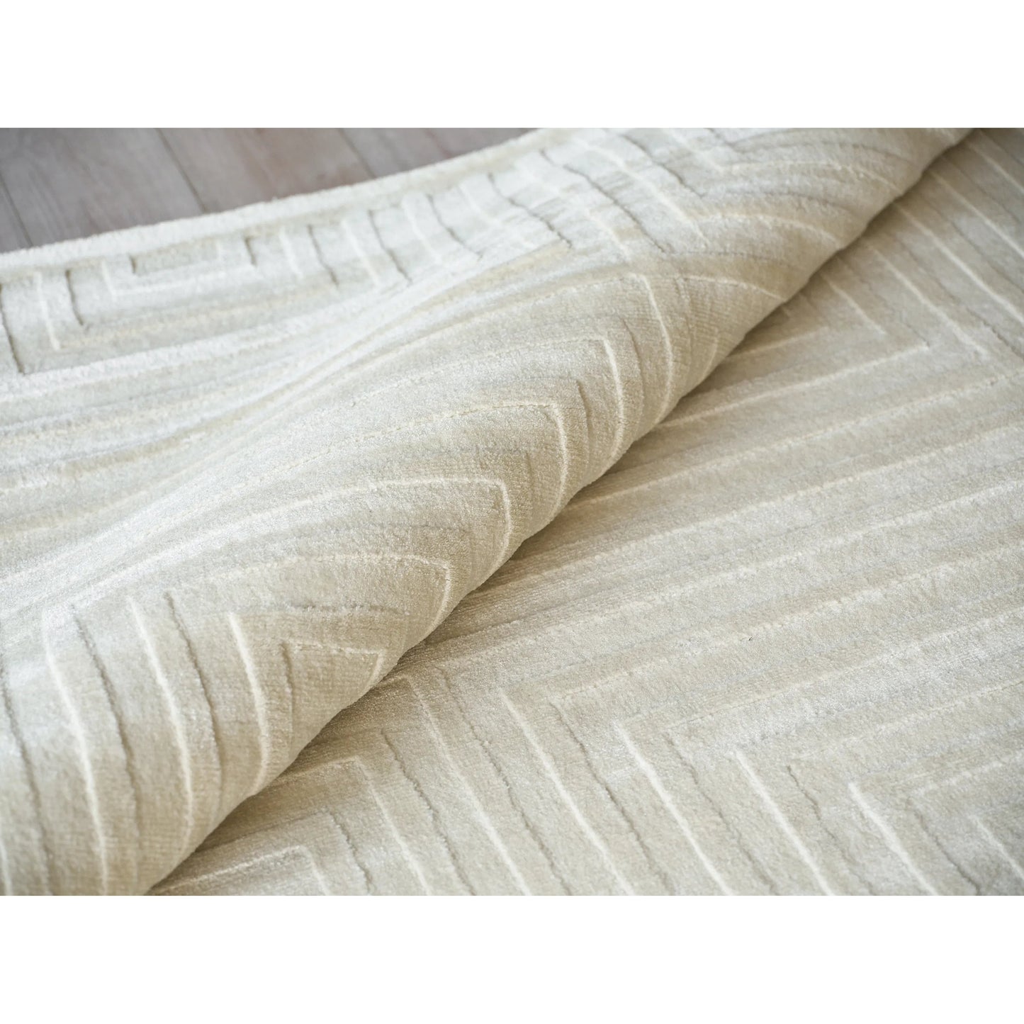 020 SI-2384958,SI-2384959,SI-2384960,SI-2384961,SI-2384962,SI-2384963,SI-2384964,SI-2384965,SI-2384966,SI-2384967,SI-2384968,SI-2384969,SI-2384970,SI-2384971,SI-2384972,SI-2384973 | Closeup | Tovello Modern Rug by Exquisite Rugs. Made from silky nylon in a