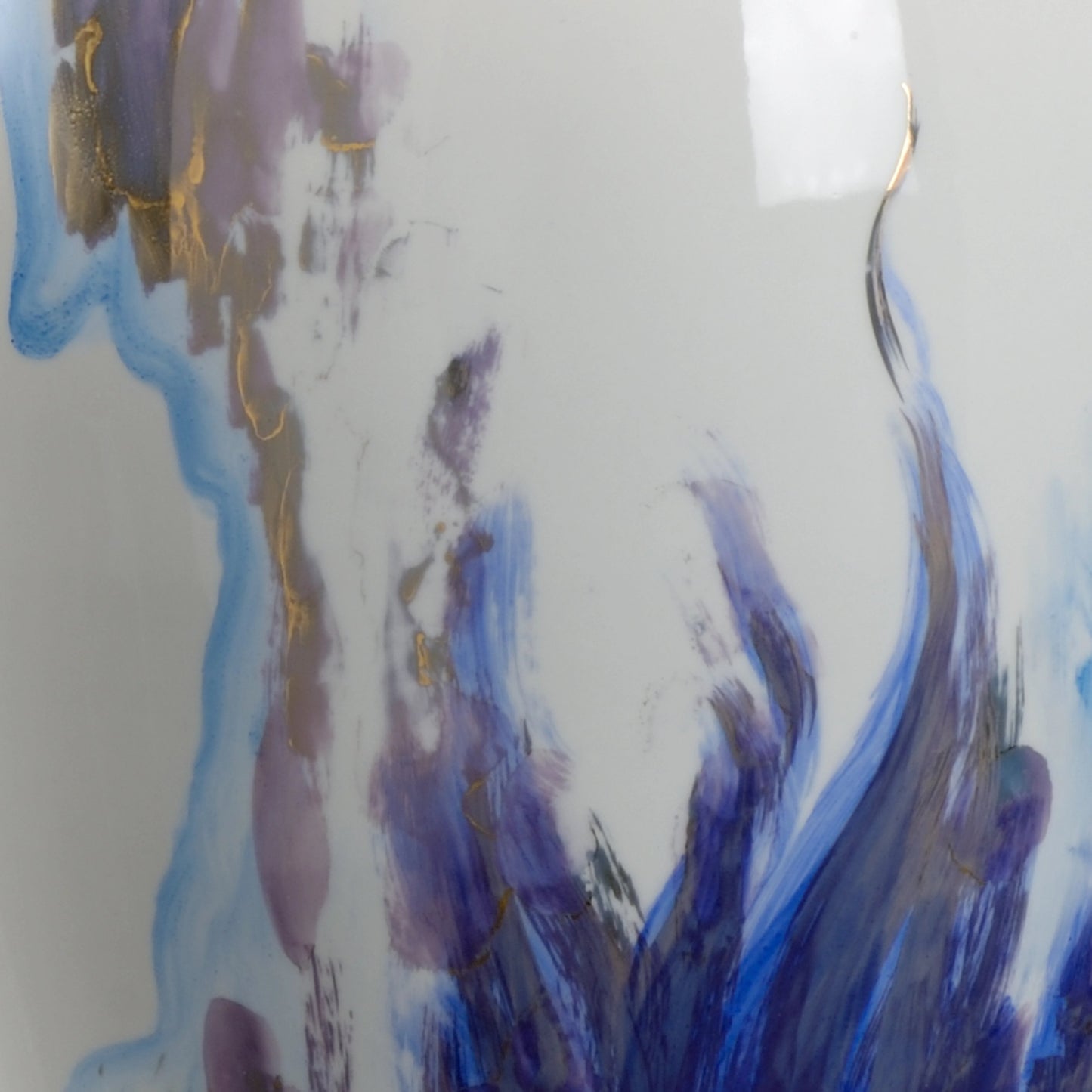 004 SR-782481 | Closeup | Fire Vase Lamp by Chelsea House in hand painted, antique gold leaf. Made from ceramic in a coastal style.