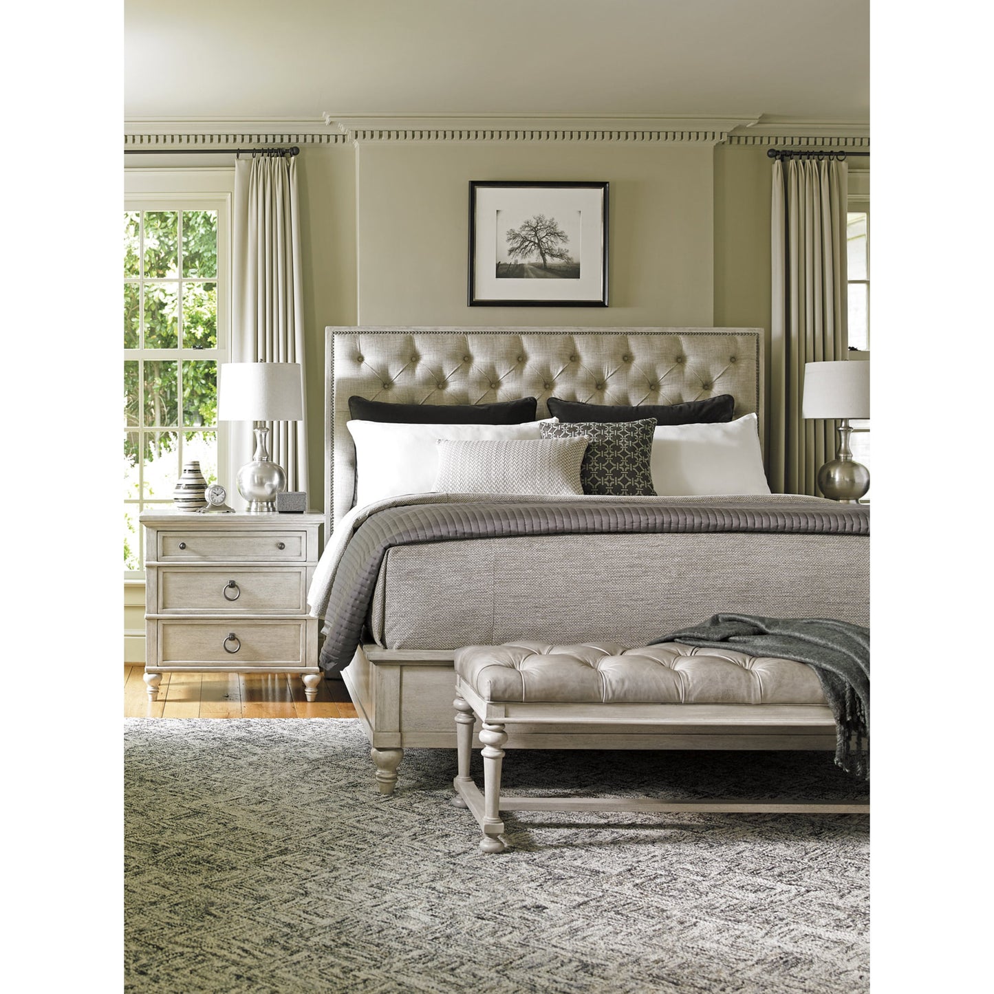 007 SR-835638,SR-835639,SR-835640 | Lifestyle | Sag Harbor Tufted Upholstered Bed by Lexington. Made from unique in a traditional style.