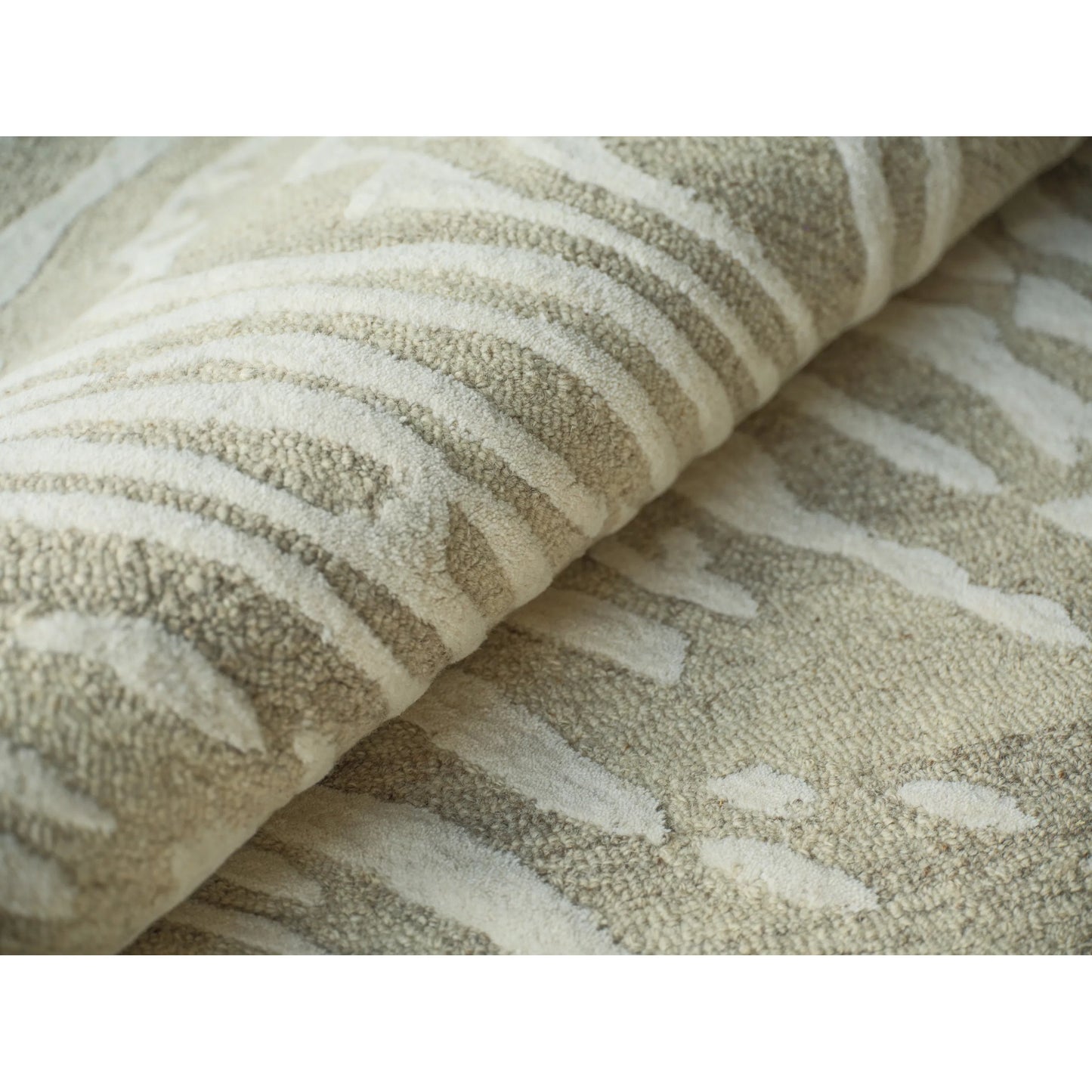 010 SI-2260557,SI-2260558,SI-2260559,SI-2260560,SI-2260561,SI-2260562,SI-2260563,SI-2260564,SI-2385486 | Closeup | Entro Area Rug by Exquisite Rugs. Made from new zealand wool in a unique style.