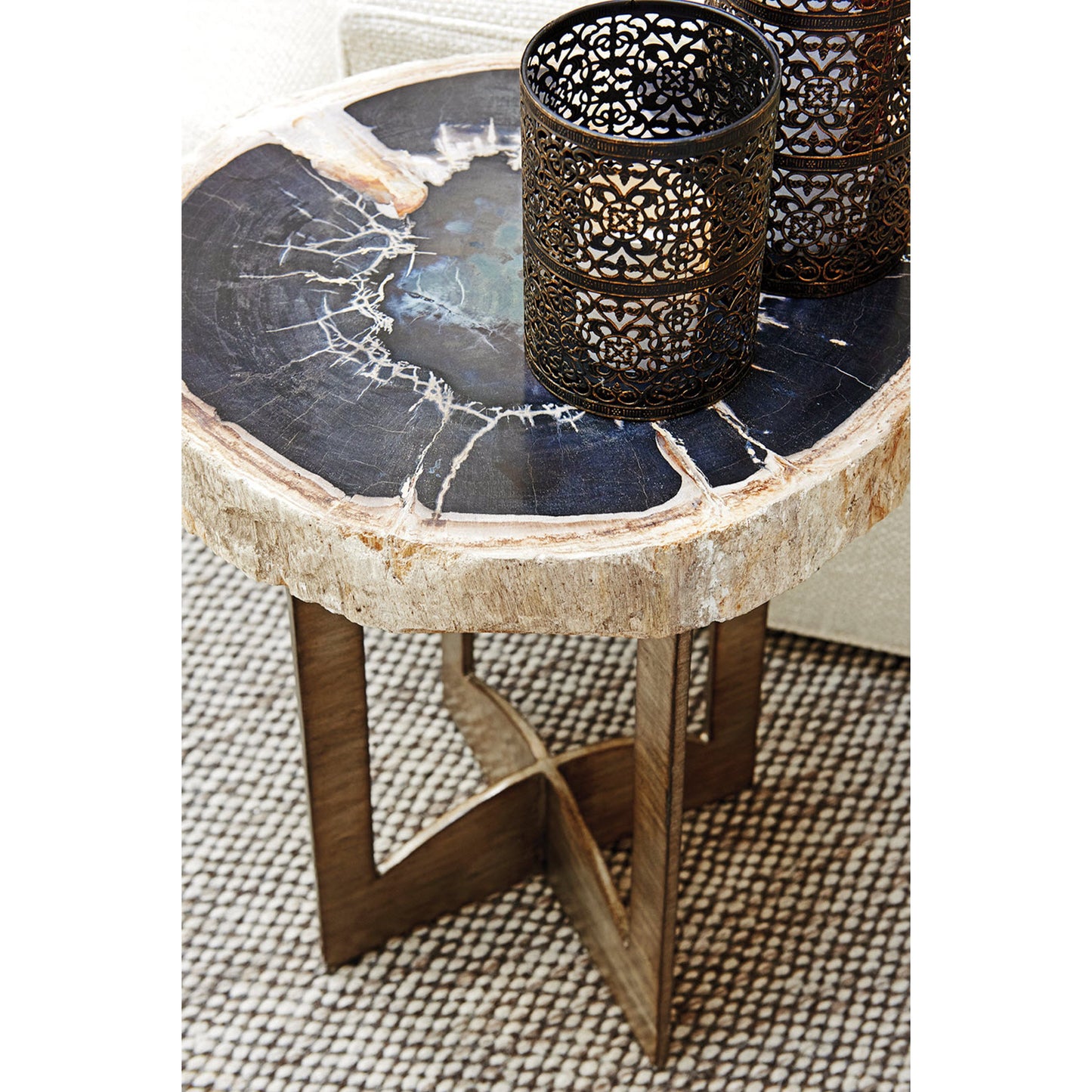 007 SR-835279 | Lifestyle | Cross Creek Accent Table by Lexington in silver leaf. Made from unique in a eclectic & global style.