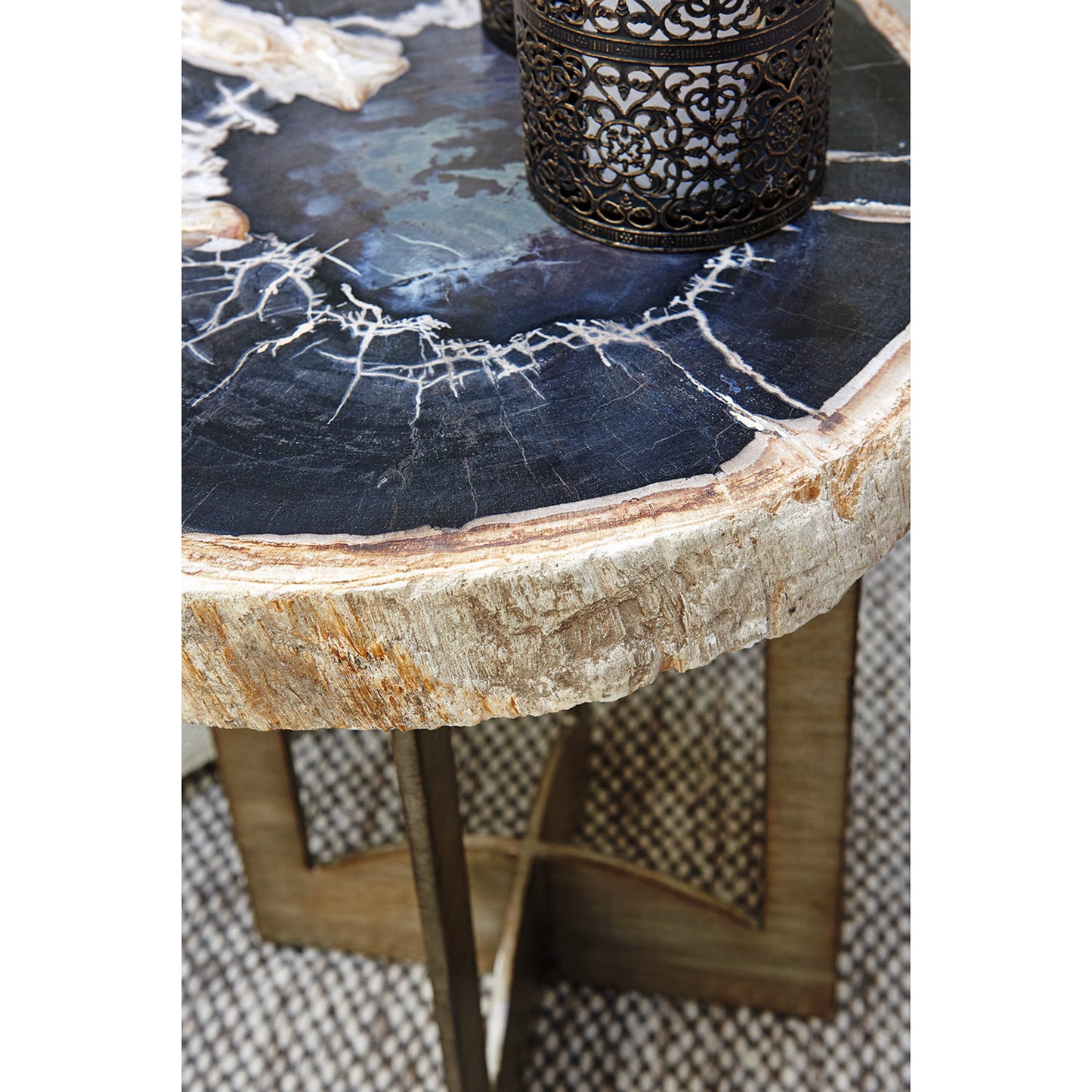 006 SR-835279 | Lifestyle | Cross Creek Accent Table by Lexington in silver leaf. Made from unique in a eclectic & global style.