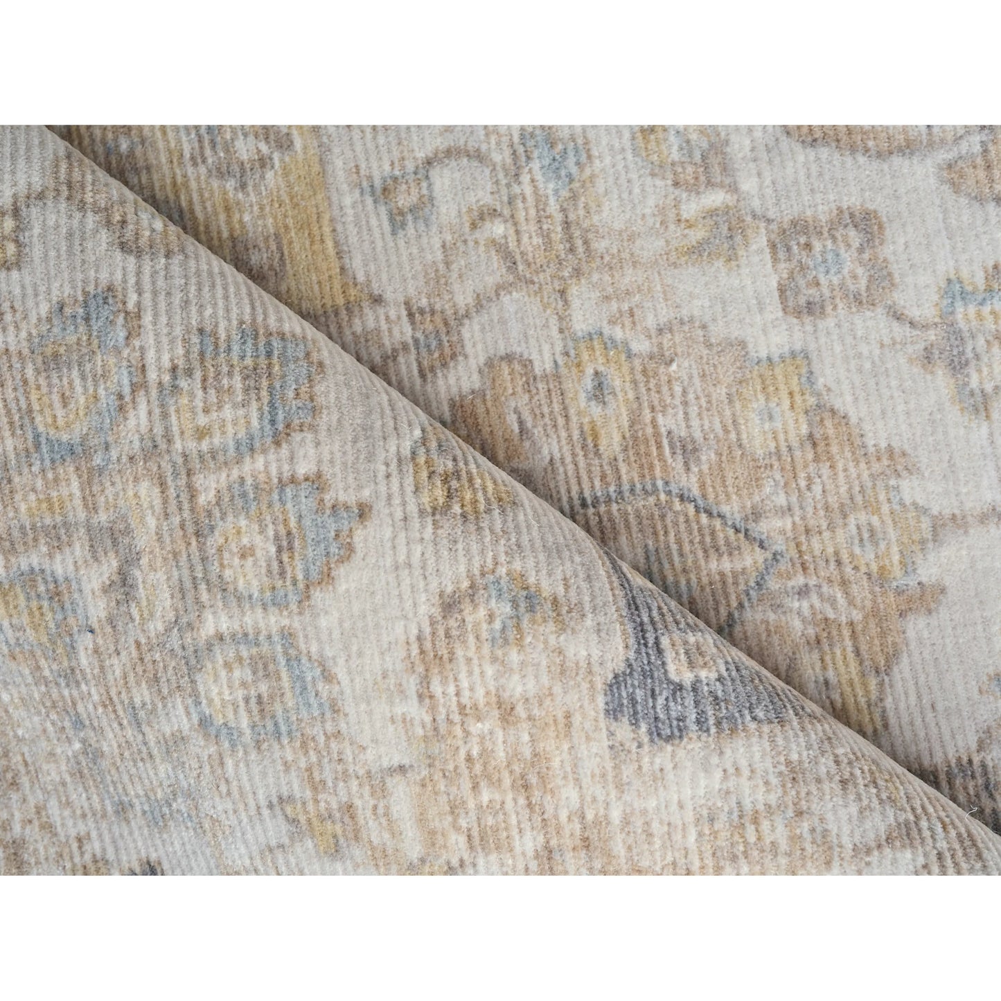 004 SI-2260639,SI-2260640,SI-2260641,SI-2260642,SI-2260643 | Closeup | Artisan Area Rug by Exquisite Rugs in ivory. Made from wool, nylon in a unique style.