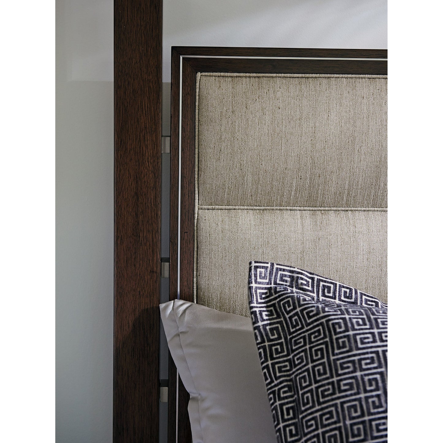 004 SR-835736,SR-835737,SR-835738 | Lifestyle | Terranea Poster Bed by Lexington in wheat. Made from unique in a transitional style.