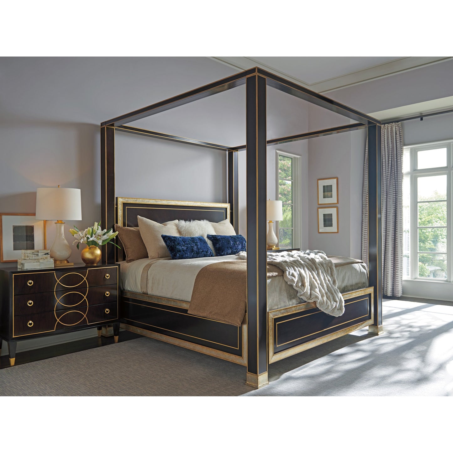 002 SR-835696 | Lifestyle | St. Regis Poster Bed by Lexington in espresso. Made from unique in a traditional style.